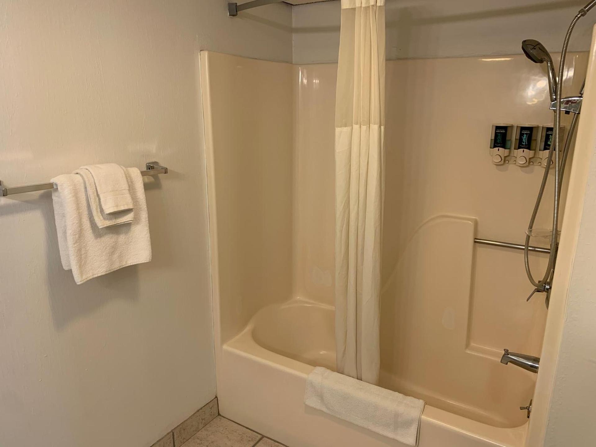 Baymont by Wyndham Petoskey photo 3