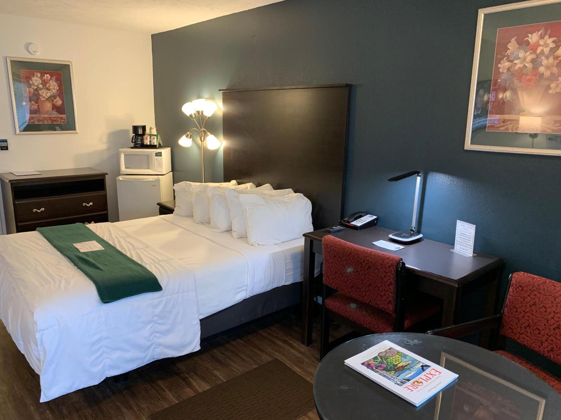 Baymont by Wyndham Petoskey photo 5