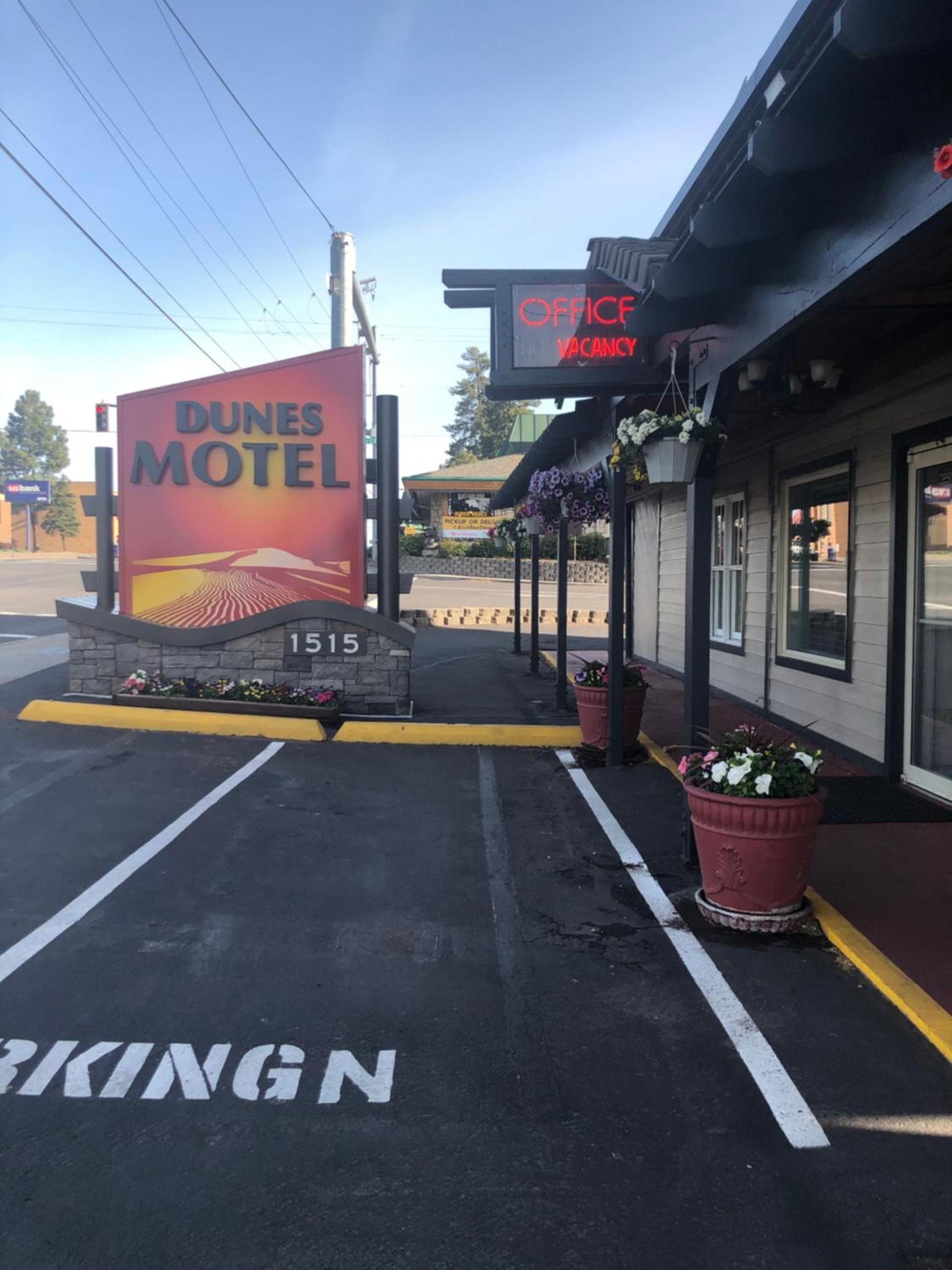 Dunes Motel - Bend photo 21
