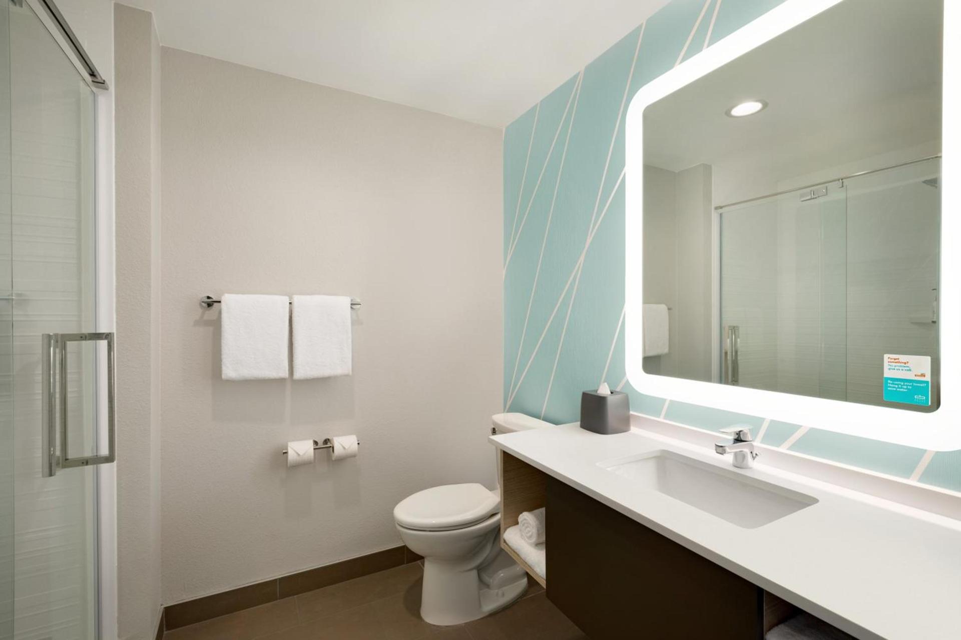 avid hotels - Orlando International Airport by IHG photo 29