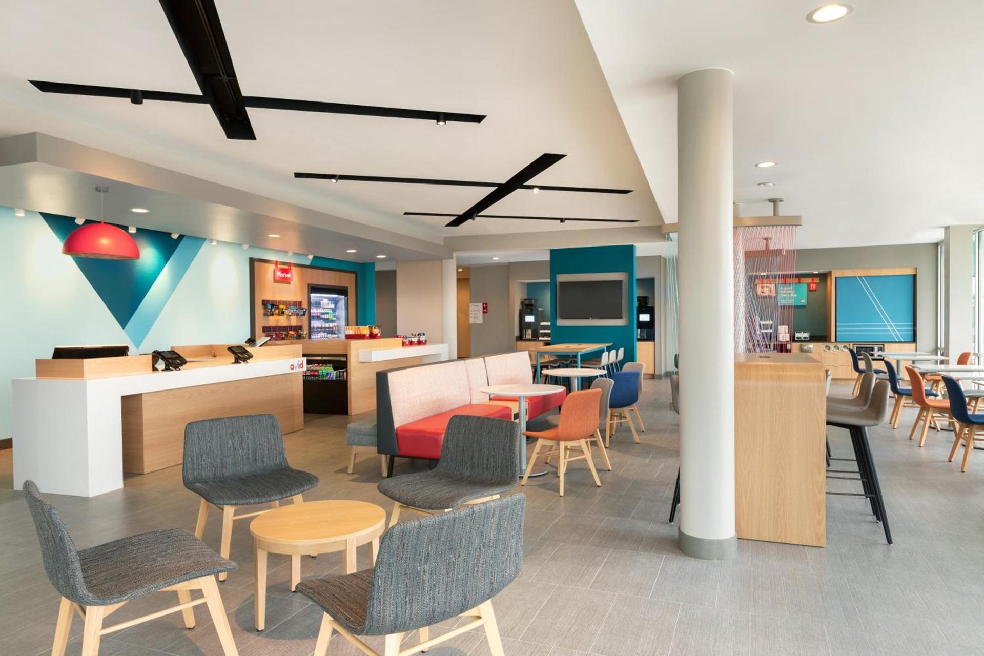 avid hotels - Orlando International Airport by IHG photo 27
