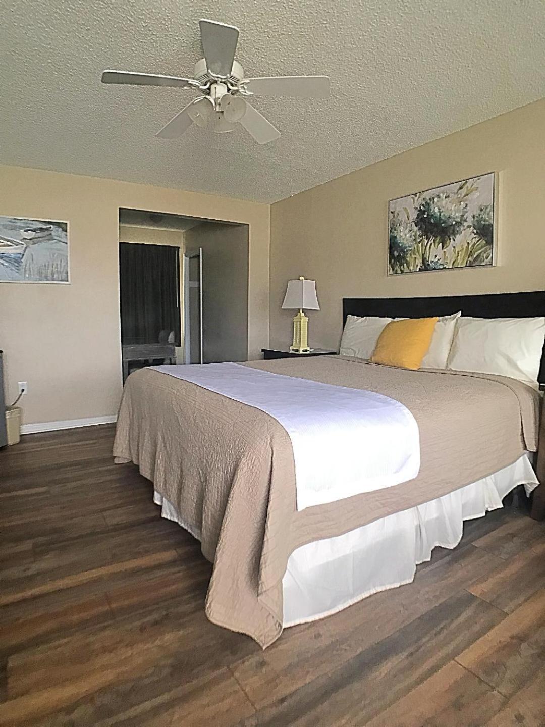 Point Pleasant Manor photo 2