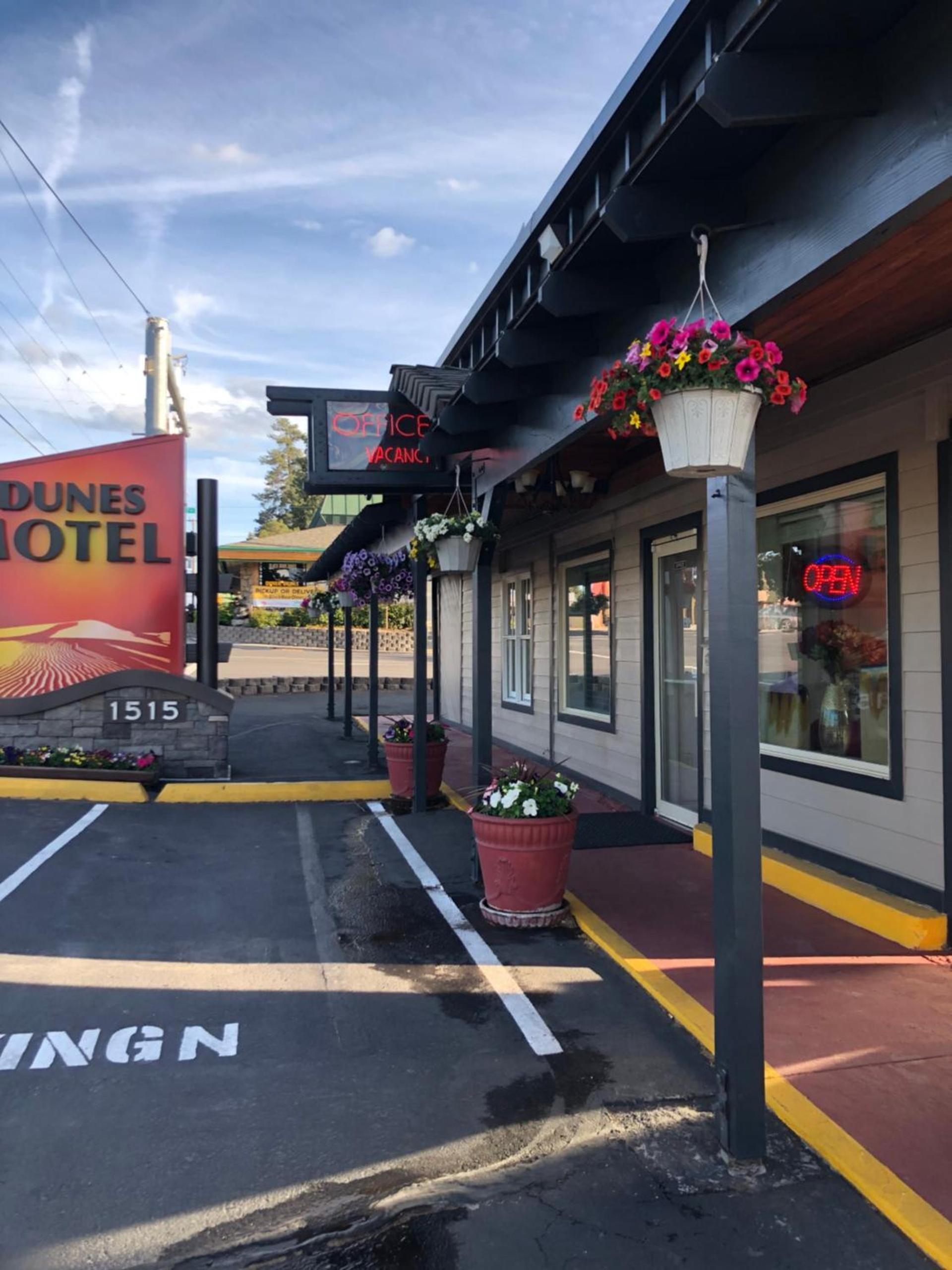Dunes Motel - Bend photo 20