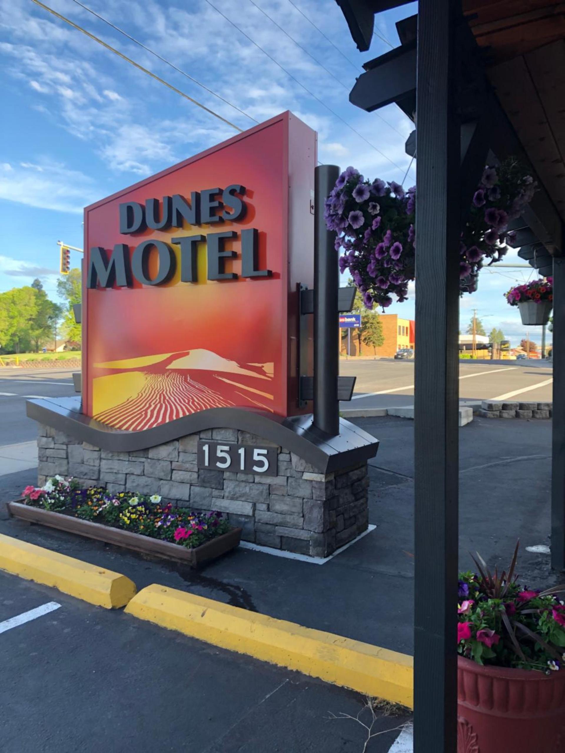 Dunes Motel - Bend photo 18