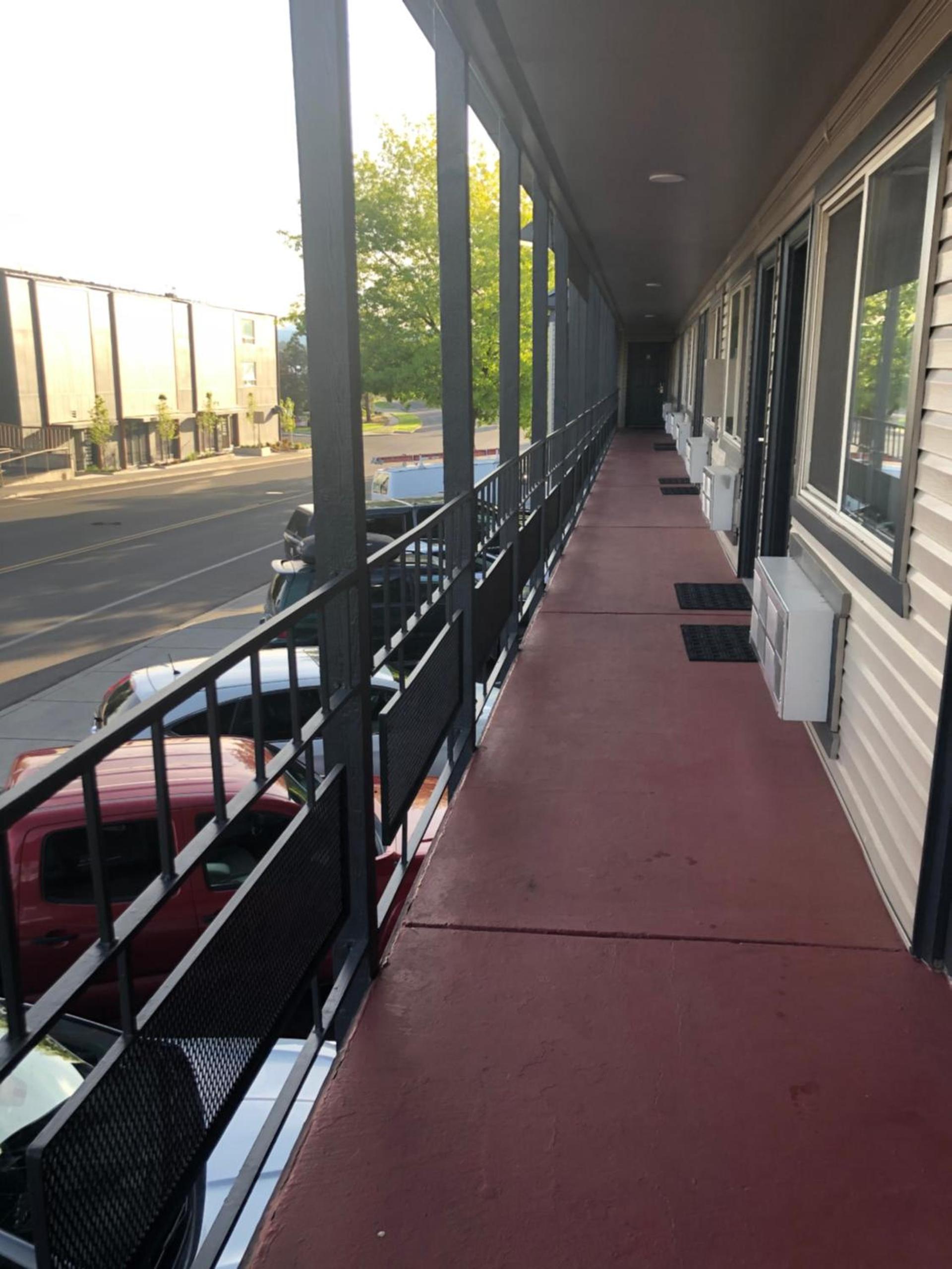 Dunes Motel - Bend photo 19
