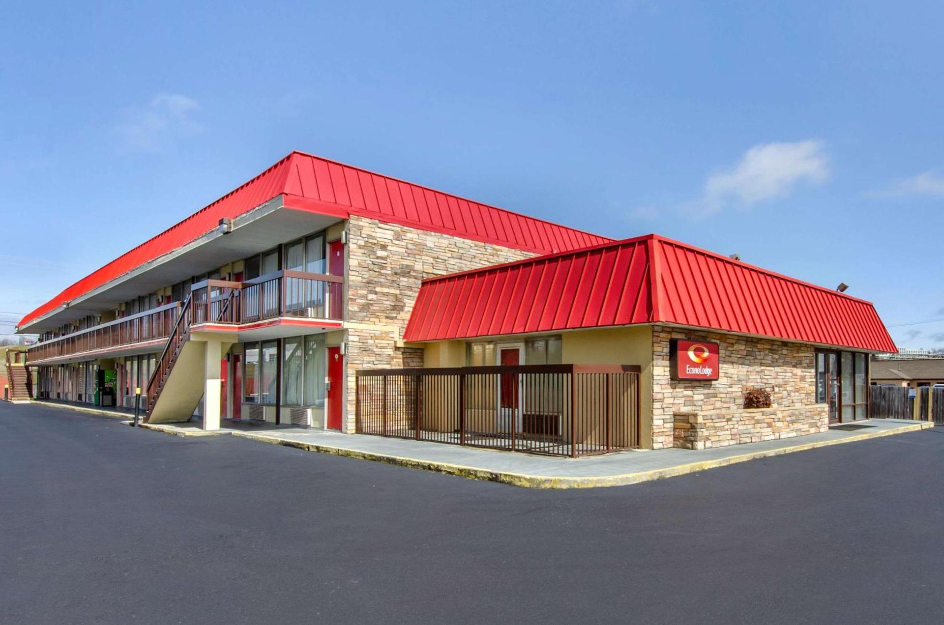 Econo Lodge Roanoke Civic Center photo 2