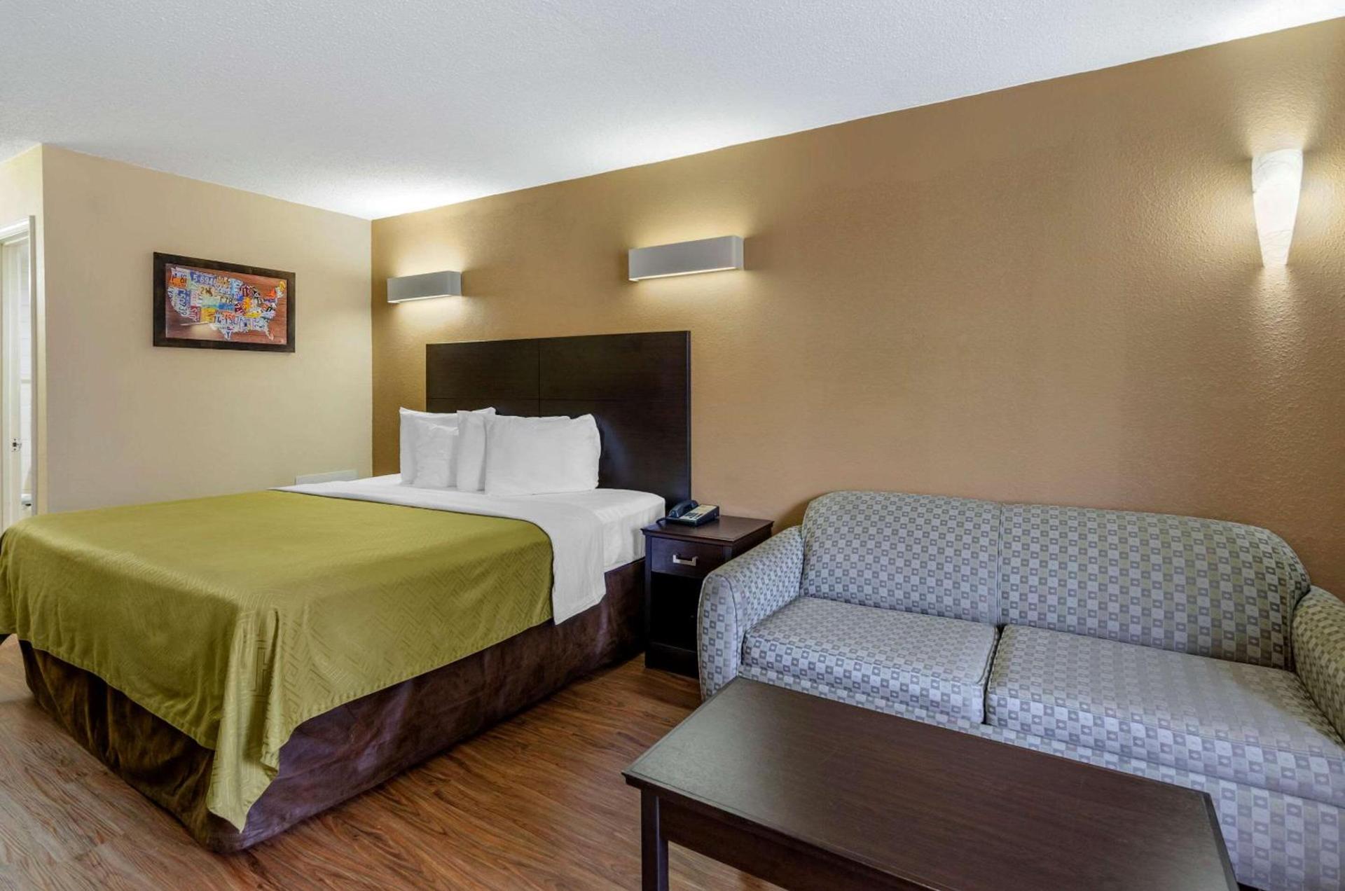 Econo Lodge Roanoke Civic Center photo 9