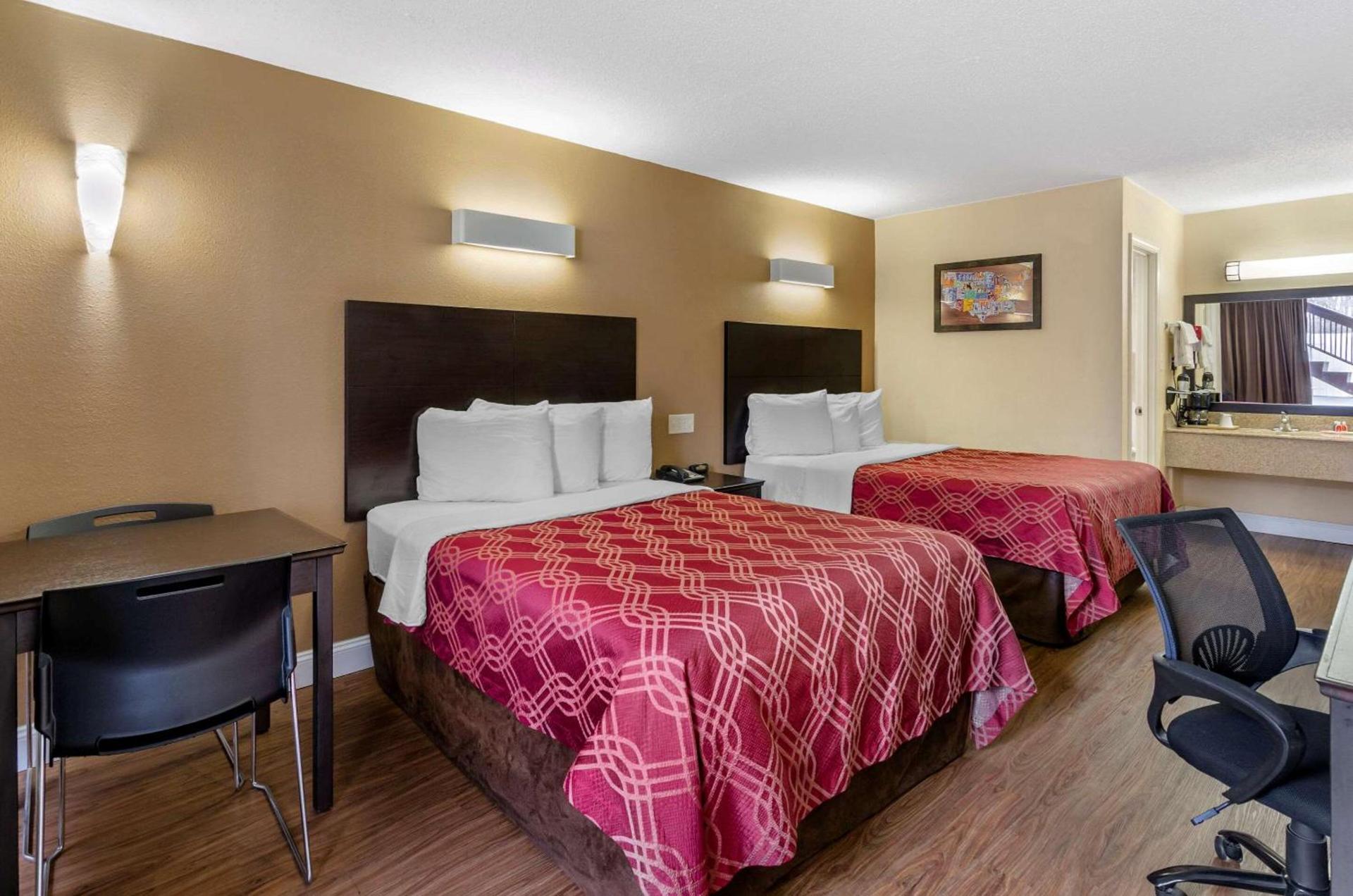 Econo Lodge Roanoke Civic Center photo 10