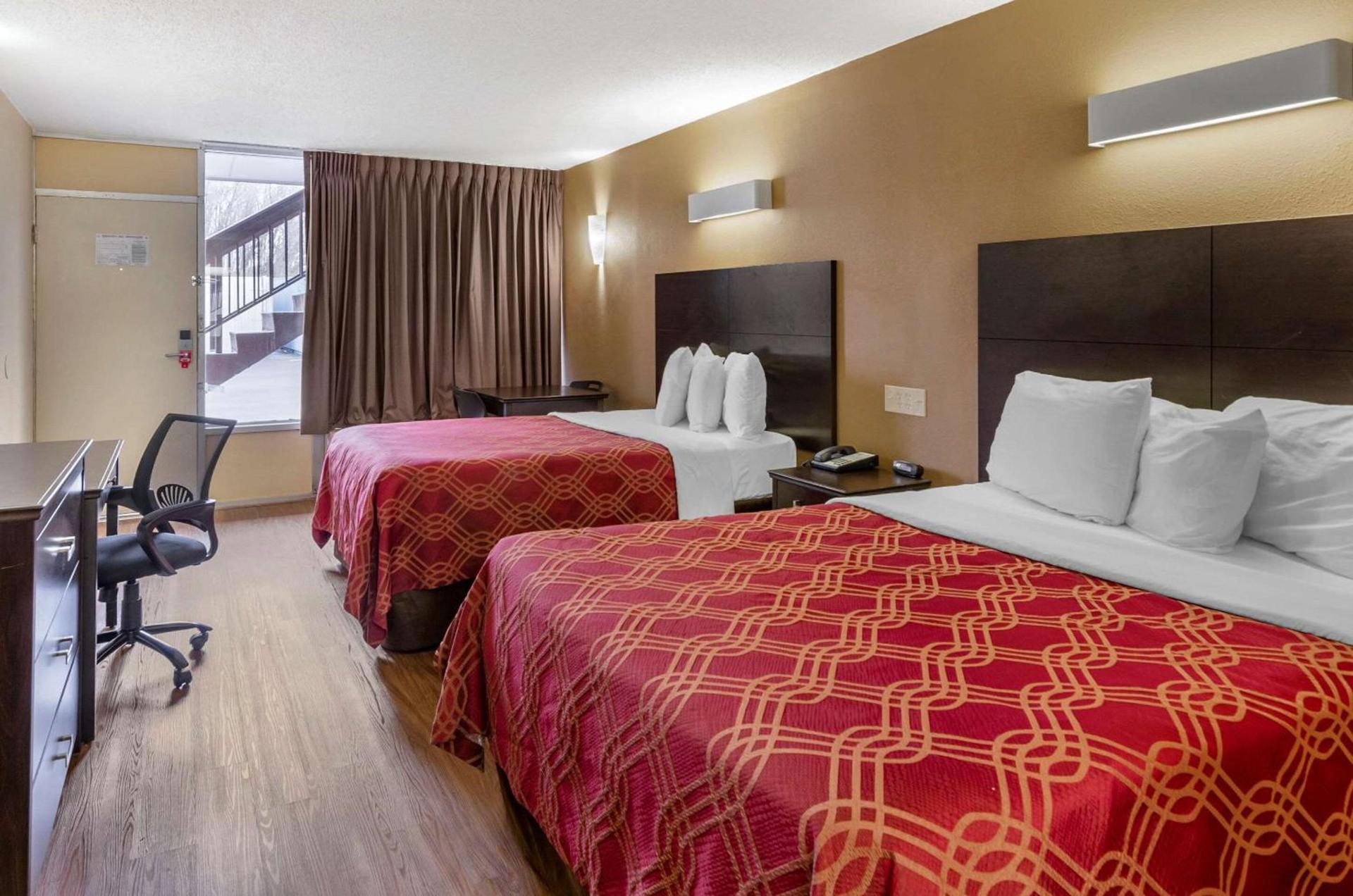 Econo Lodge Roanoke Civic Center photo 12