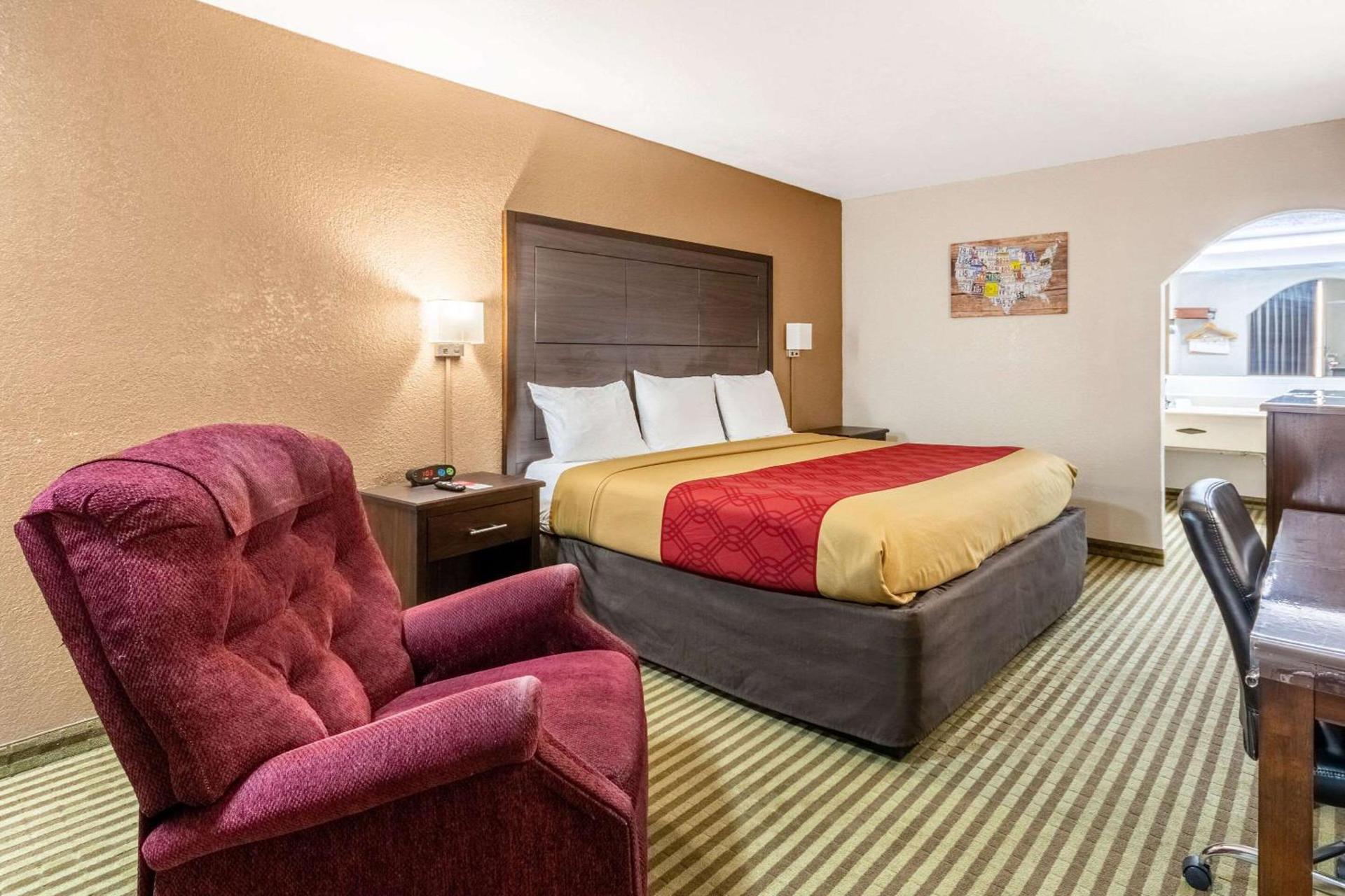 Econo Lodge Winfield photo 7