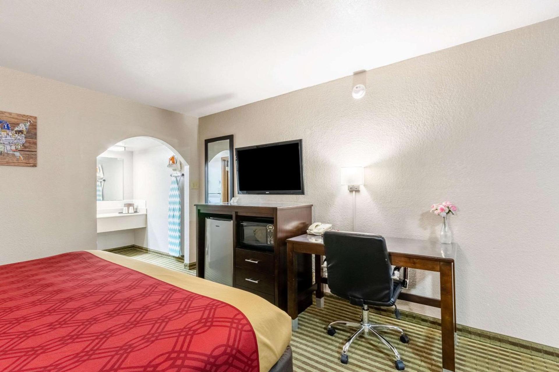 Econo Lodge Winfield photo 8