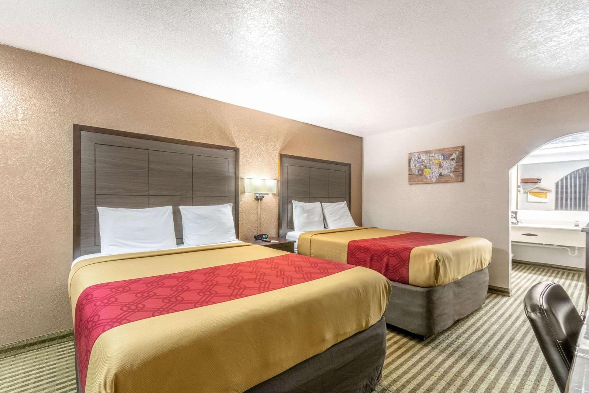 Econo Lodge Winfield photo 10