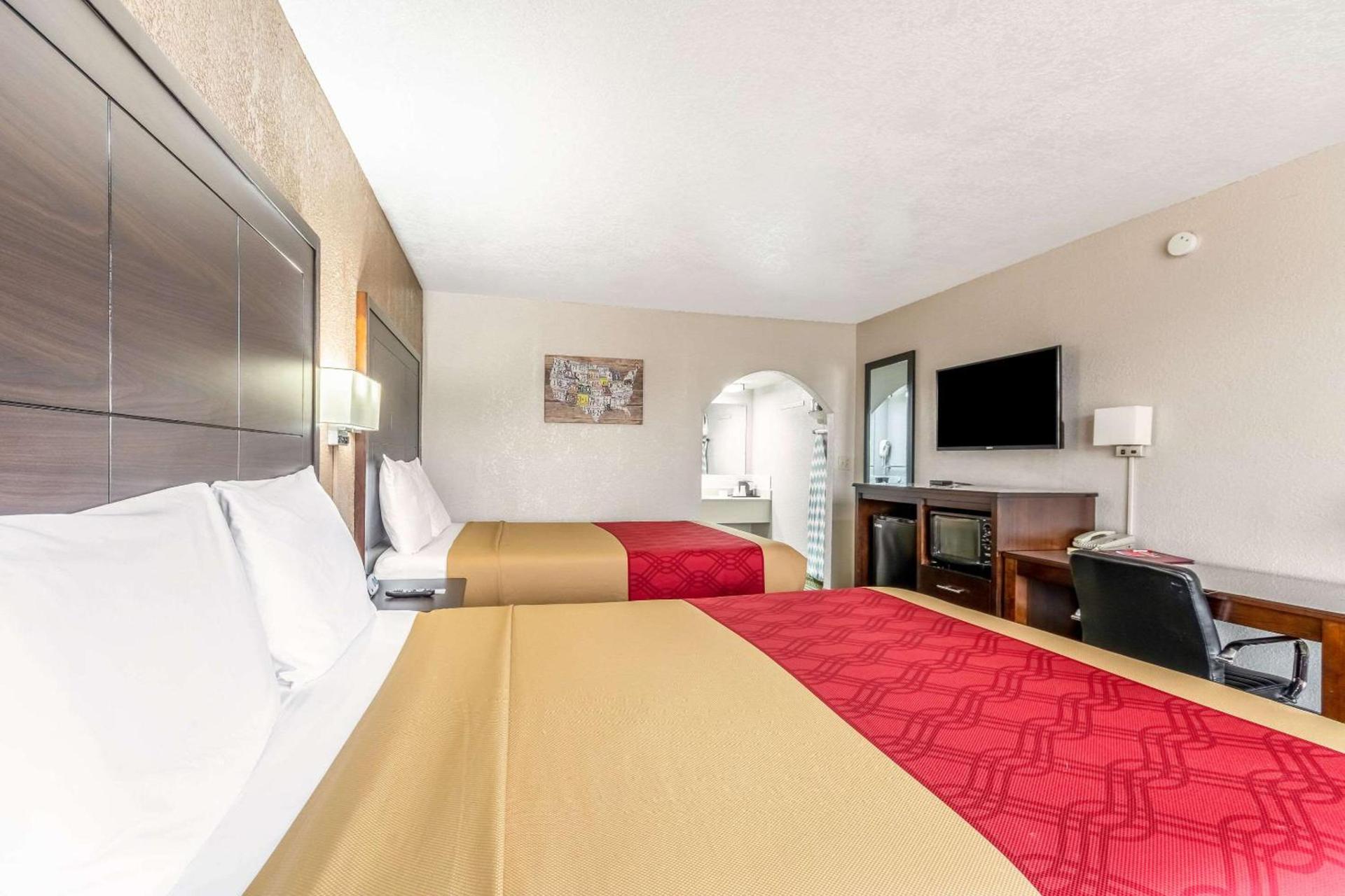 Econo Lodge Winfield photo 9