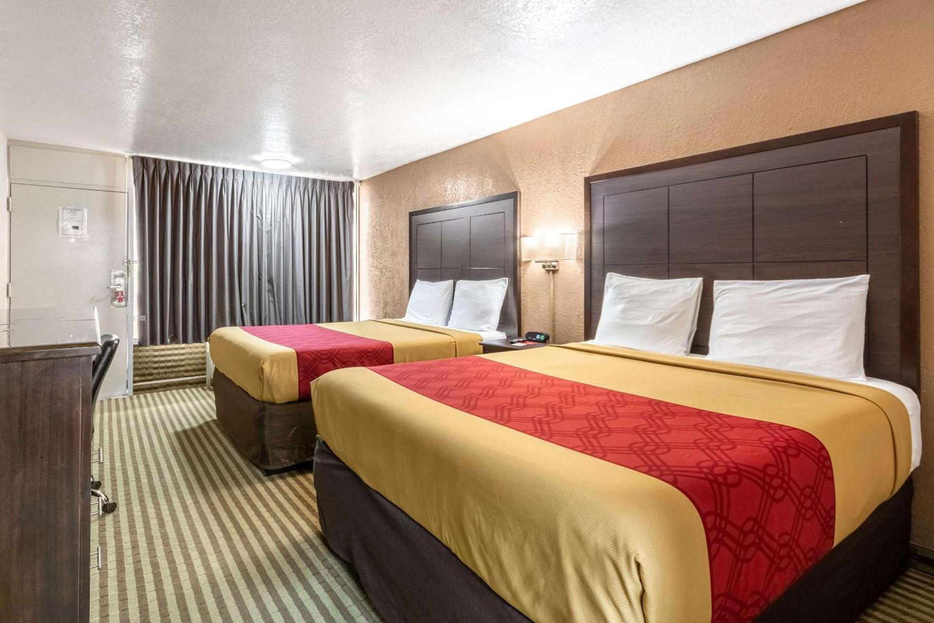 Econo Lodge Winfield photo 11