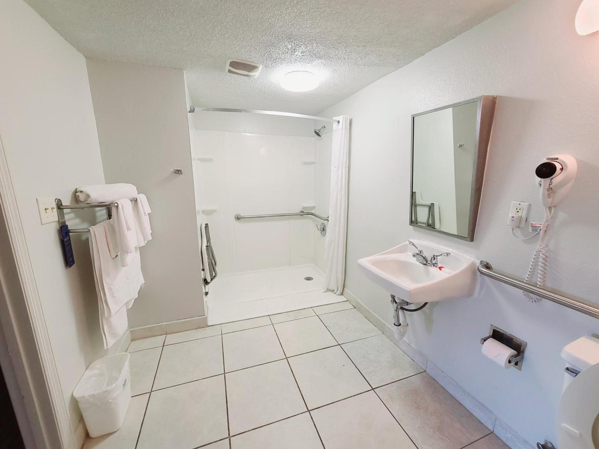 Quality Inn & Suites Orlando East - UCF Area photo 38