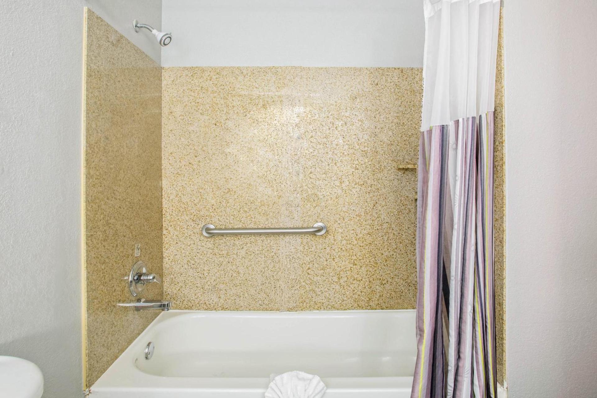 La Quinta by Wyndham Fort Smith photo 51