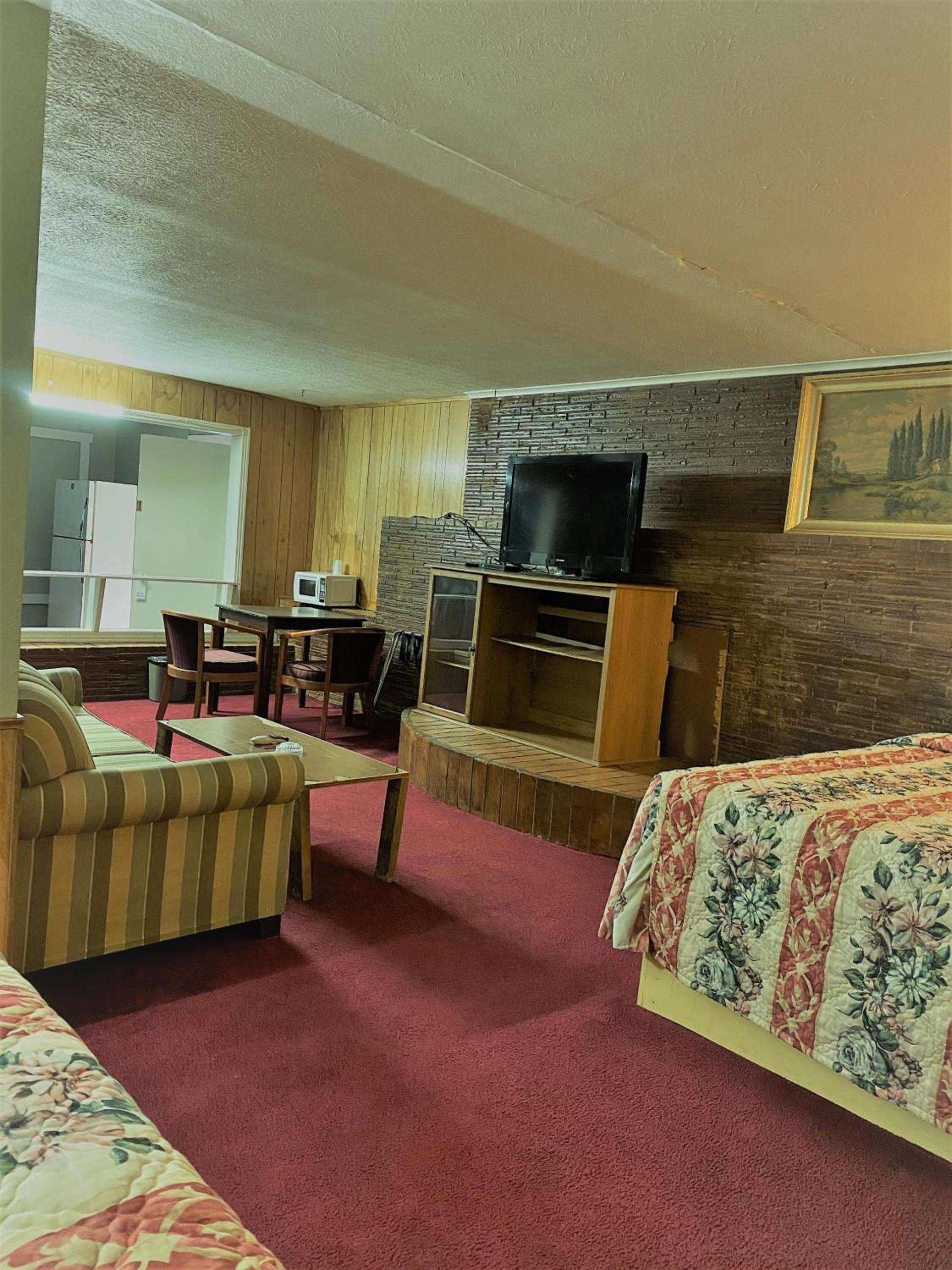 Madill Inn photo 22