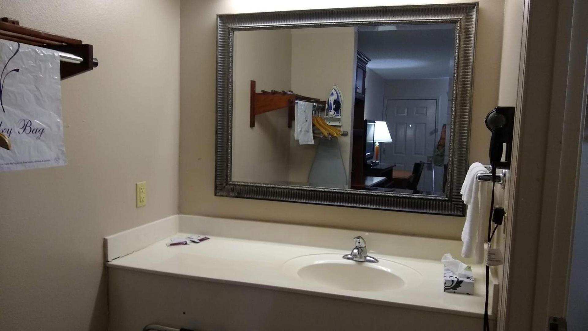 Carom Inn Denham Springs-BatonRouge photo 27