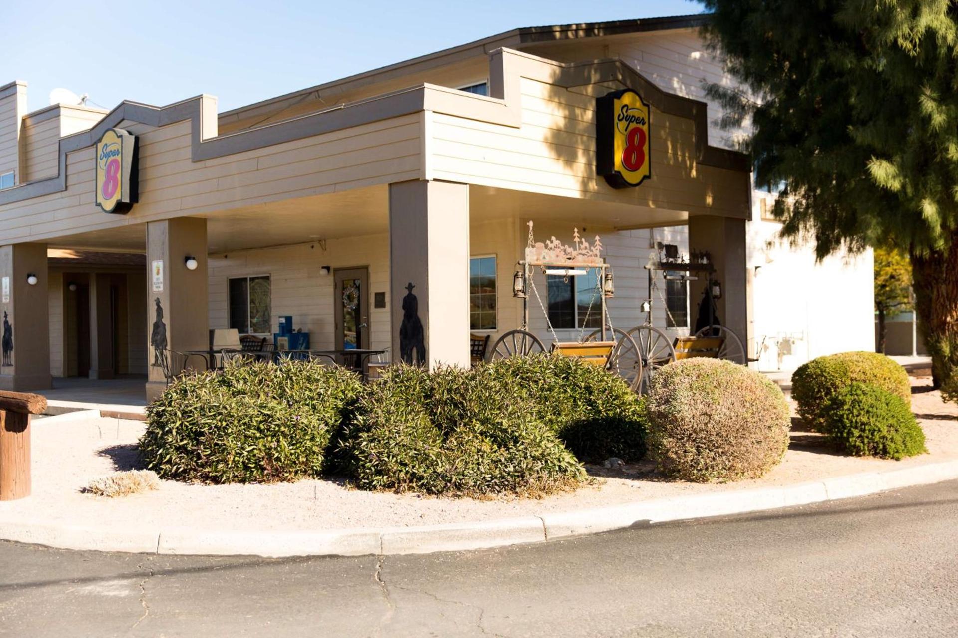 Super 8 by Wyndham Wickenburg AZ — hotel in Wickenburg