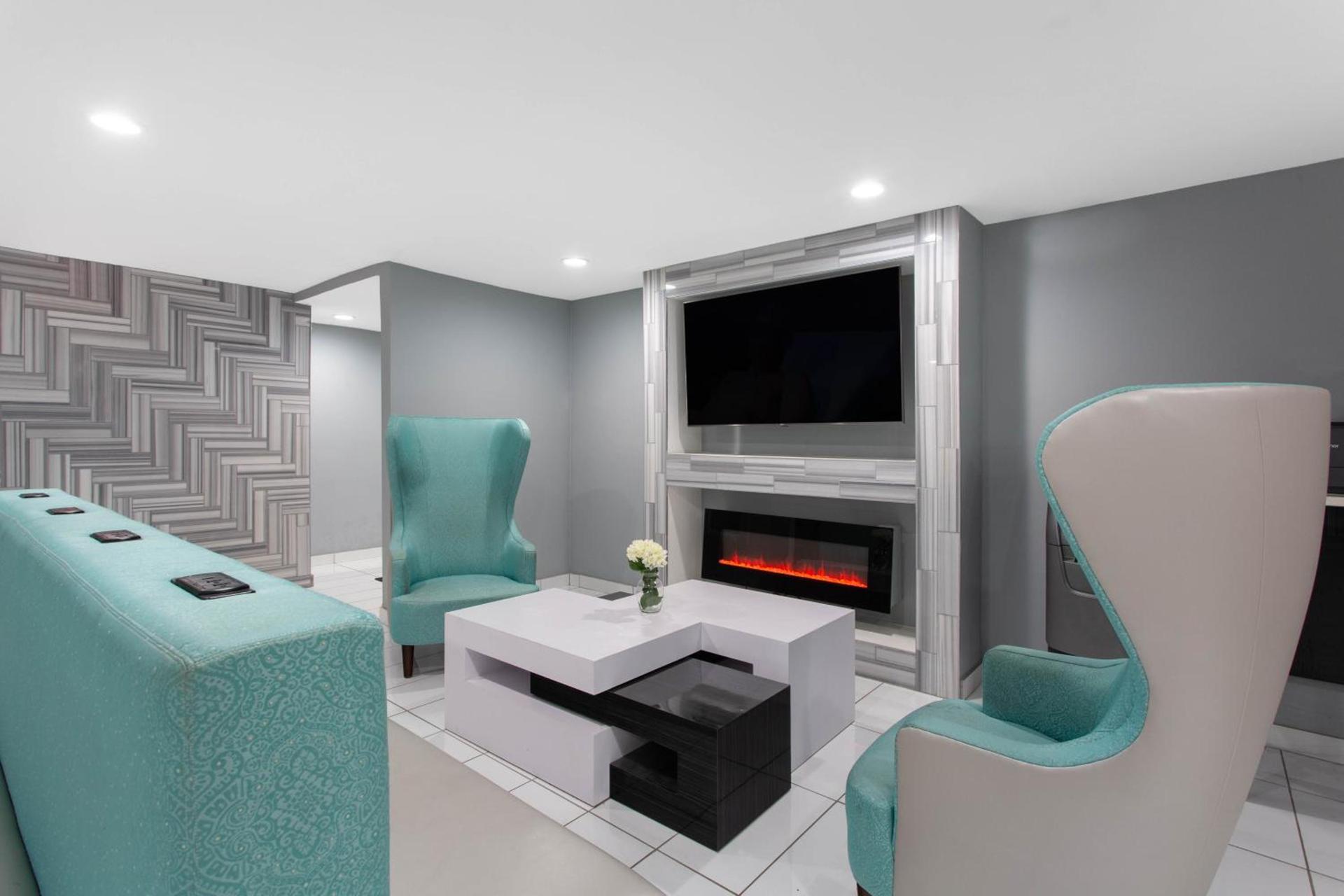 Clarion Pointe photo 2