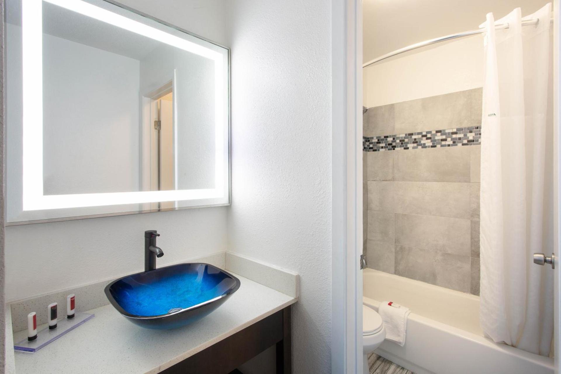 Clarion Pointe photo 7
