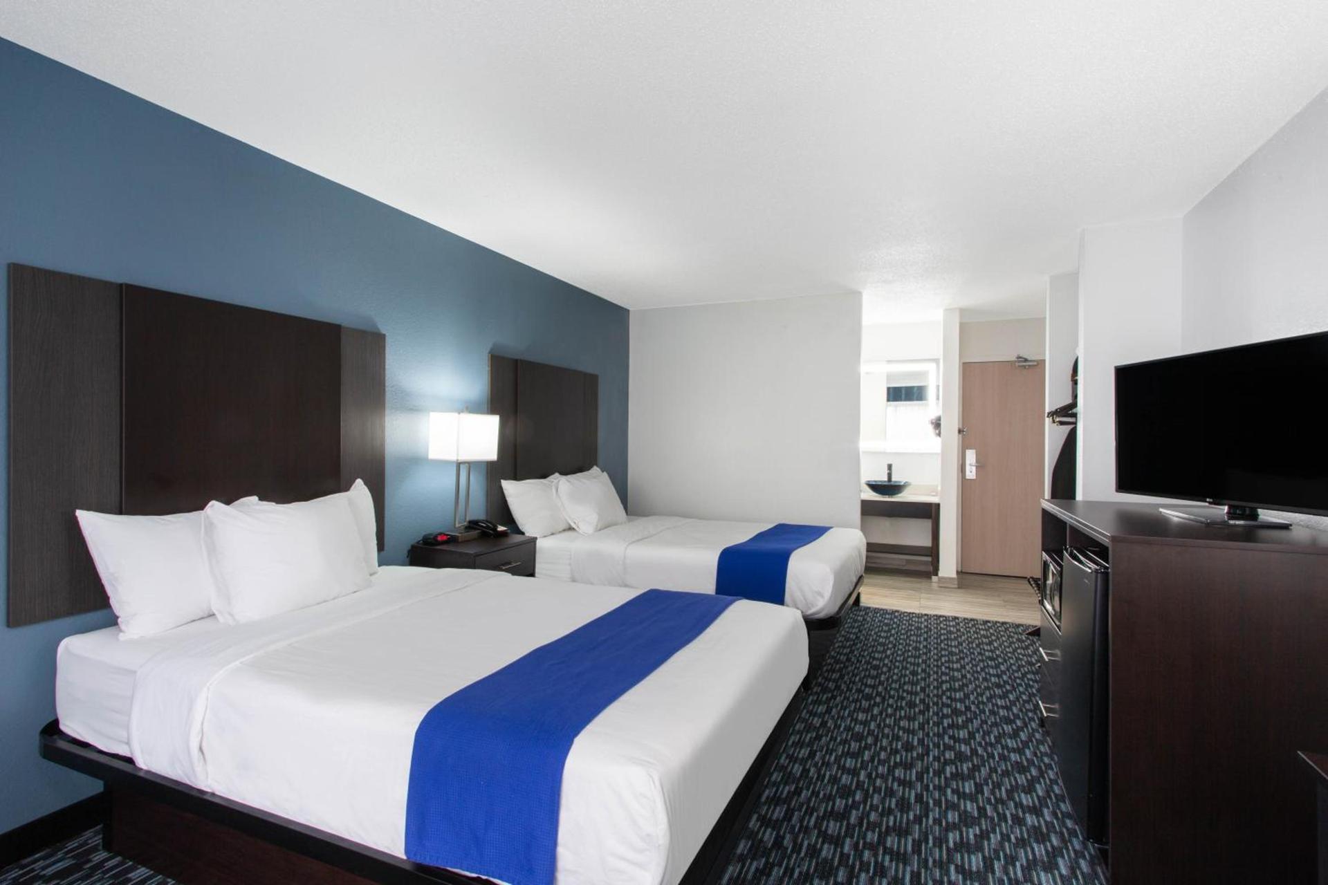 Clarion Pointe photo 20