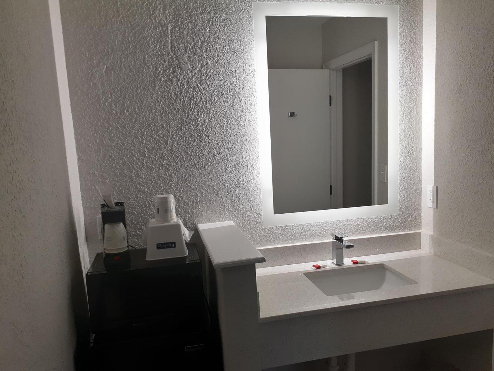 Travelodge by Wyndham Virginia Beach Bay Beach photo 12