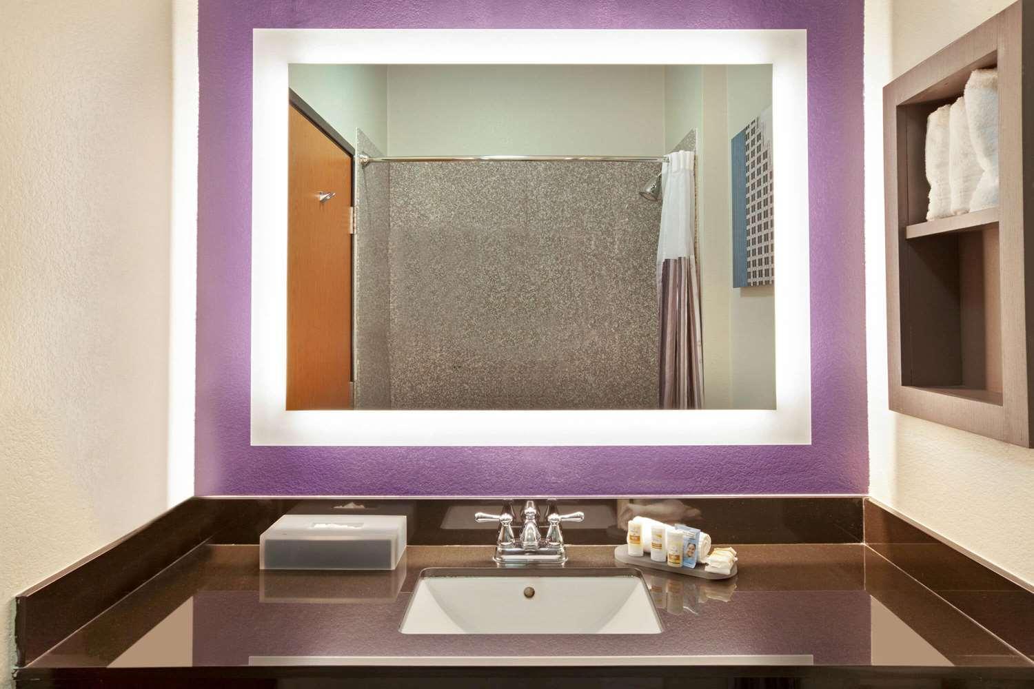La Quinta Inn & Suites By Wyndham Houston Pasadena North photo 30