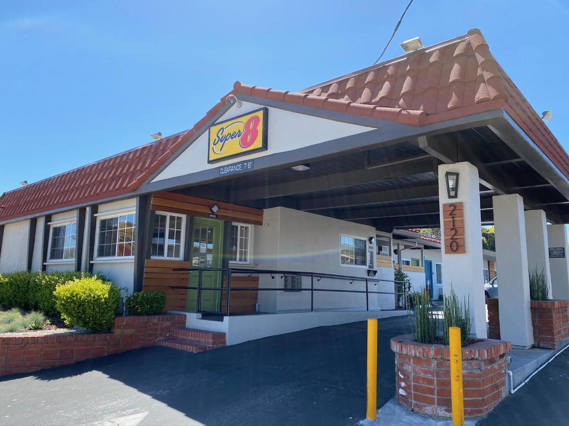 Super 8 by Wyndham Monterey photo 1