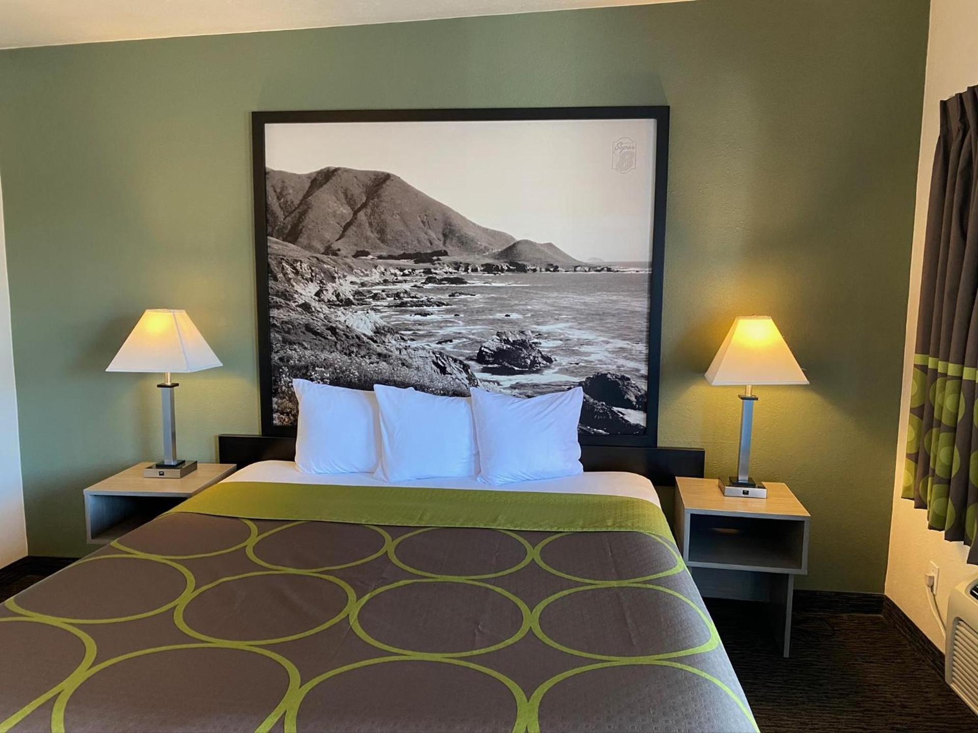 Super 8 by Wyndham Monterey photo 19