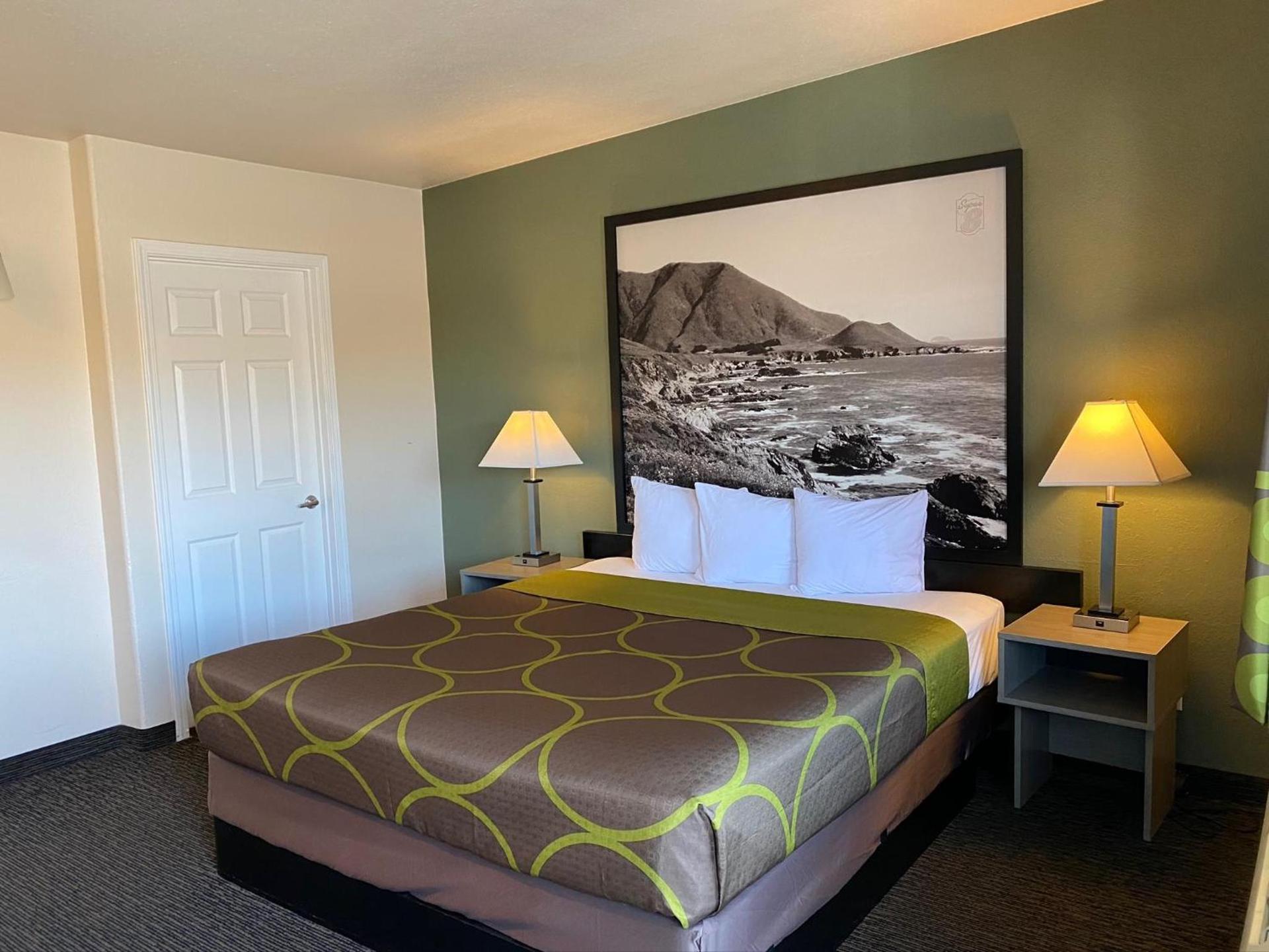 Super 8 by Wyndham Monterey photo 22