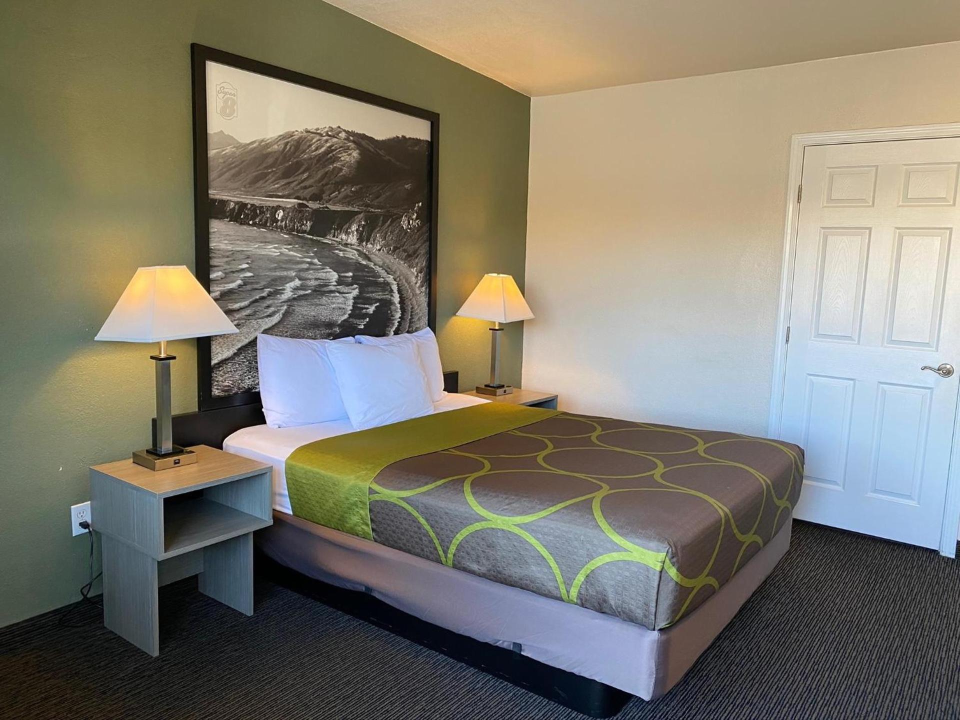 Super 8 by Wyndham Monterey photo 15