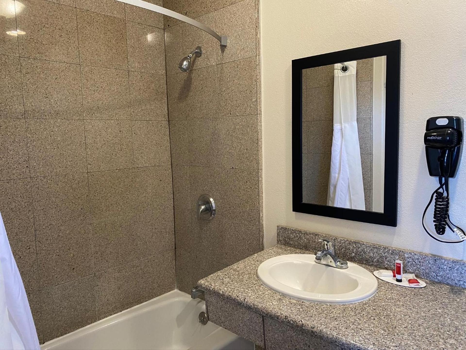 Super 8 by Wyndham Monterey photo 18