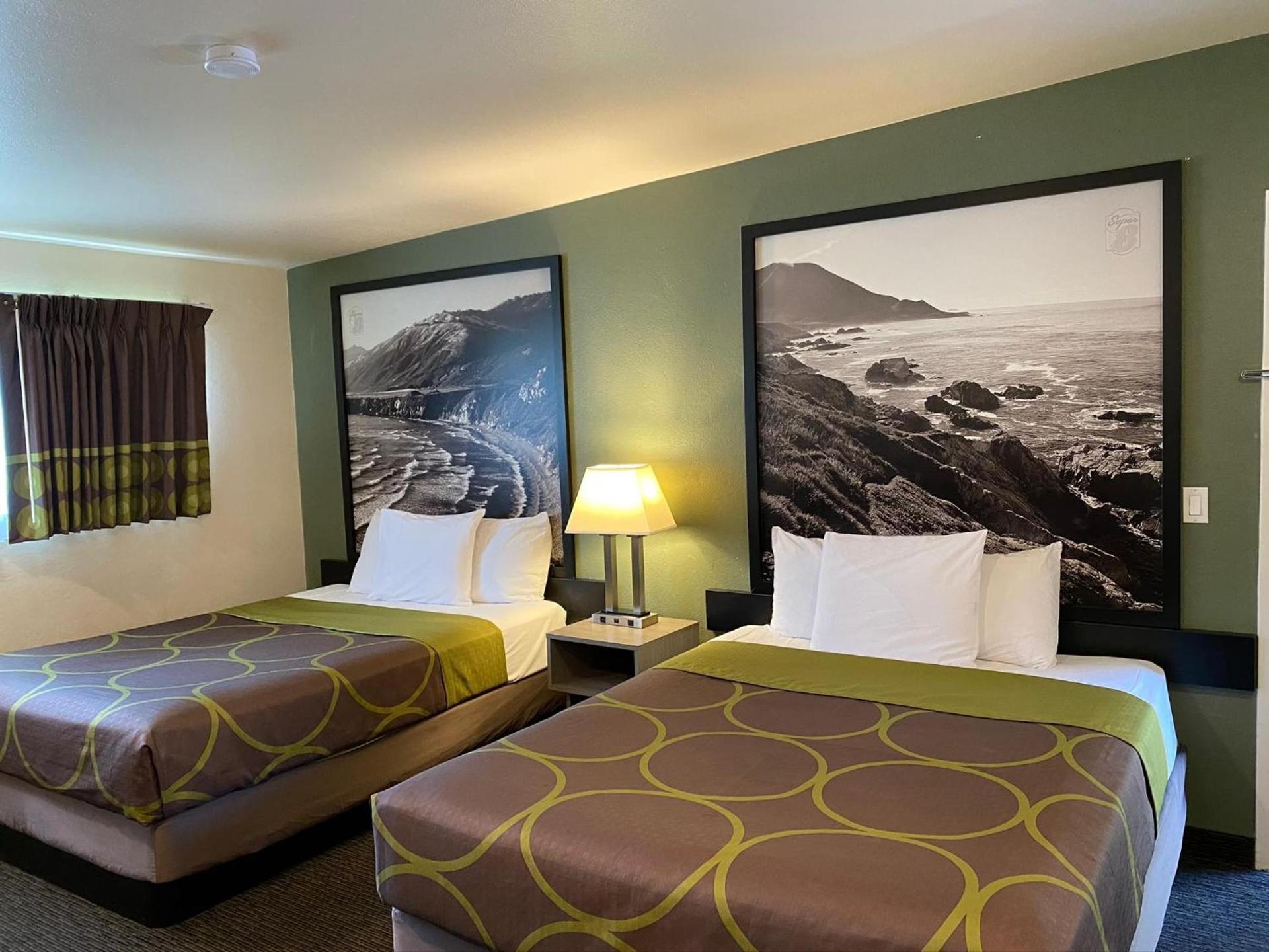 Super 8 by Wyndham Monterey photo 9