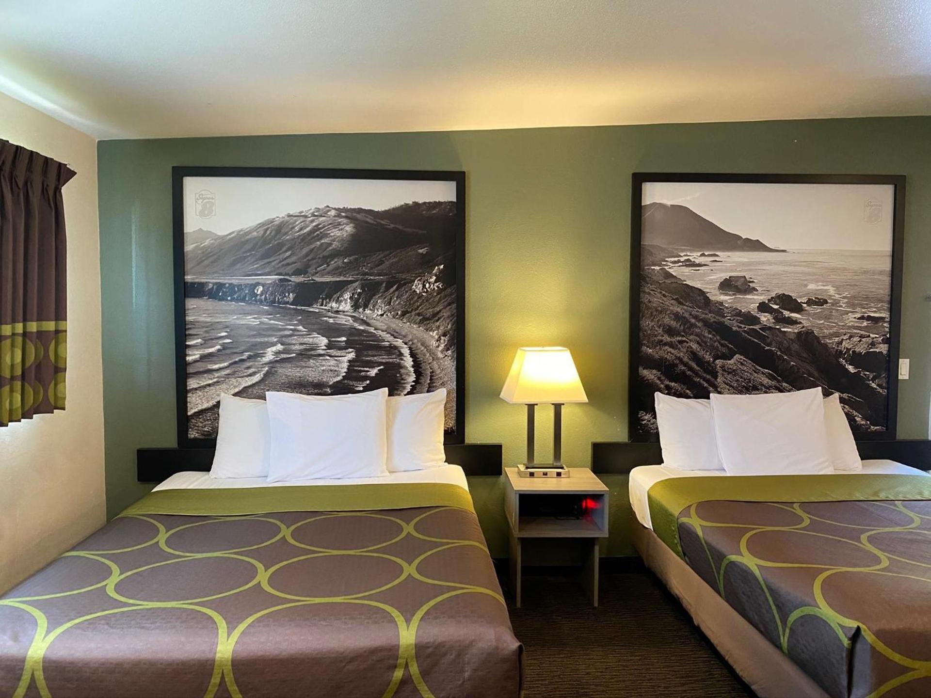 Super 8 by Wyndham Monterey photo 10
