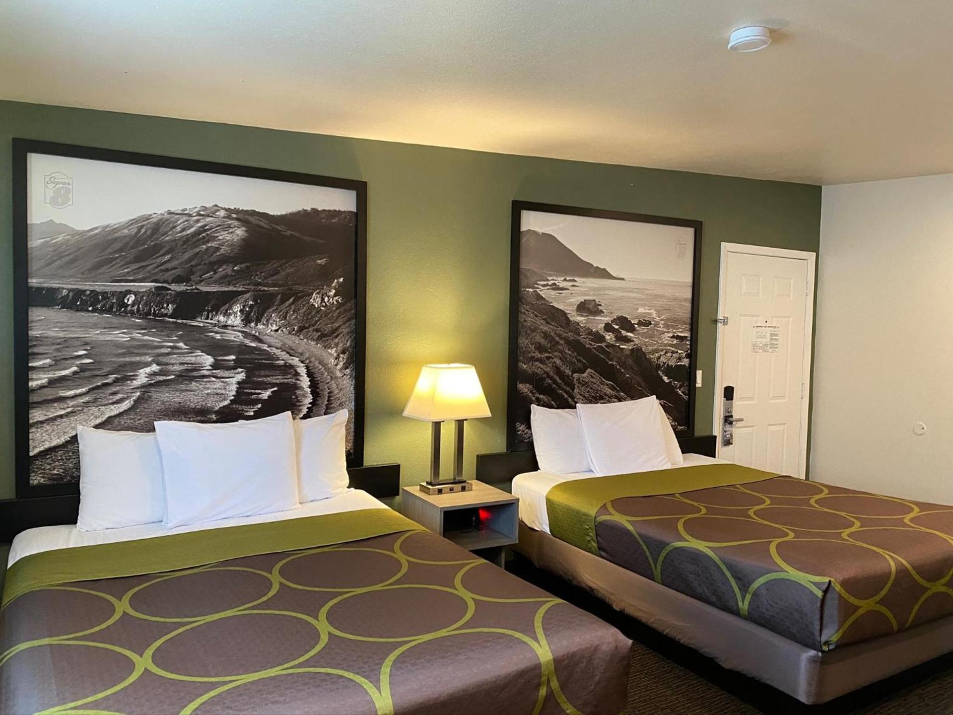 Super 8 by Wyndham Monterey photo 11