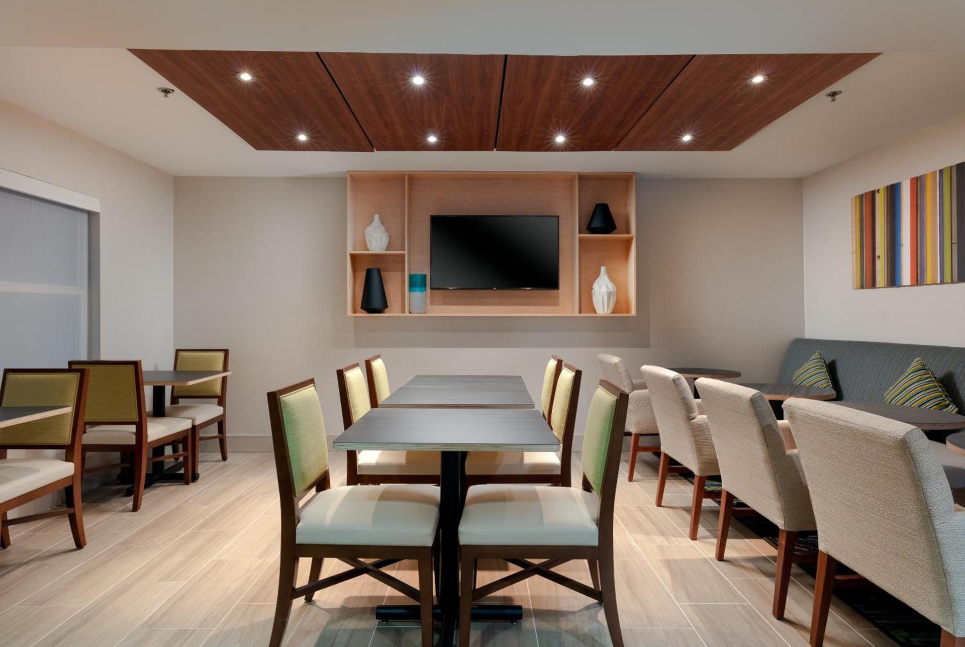 Holiday Inn Express Alpharetta - Roswell by IHG photo 25