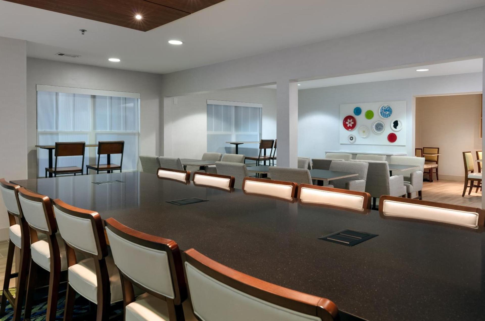 Holiday Inn Express Alpharetta - Roswell by IHG photo 21