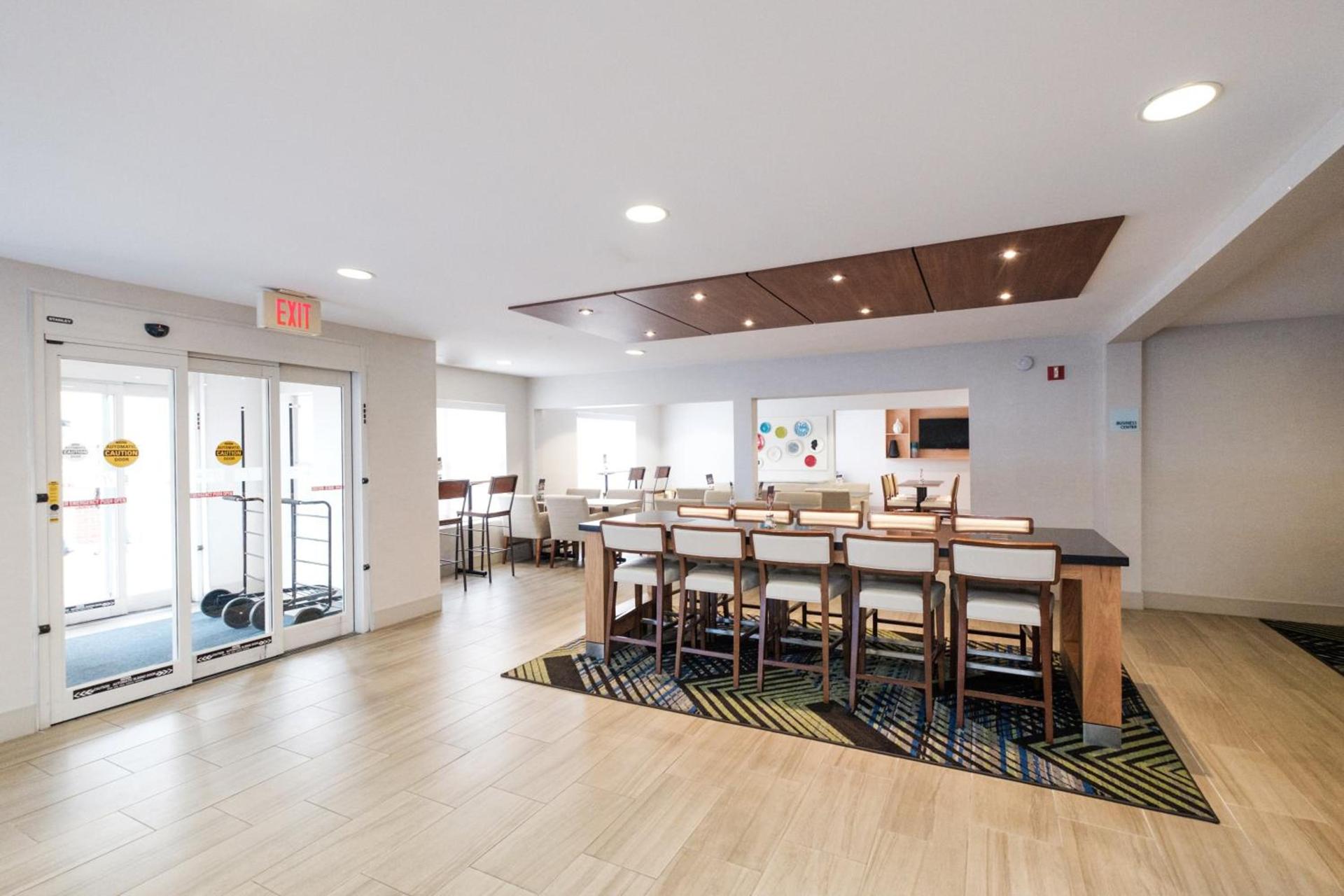 Holiday Inn Express Alpharetta - Roswell by IHG photo 6