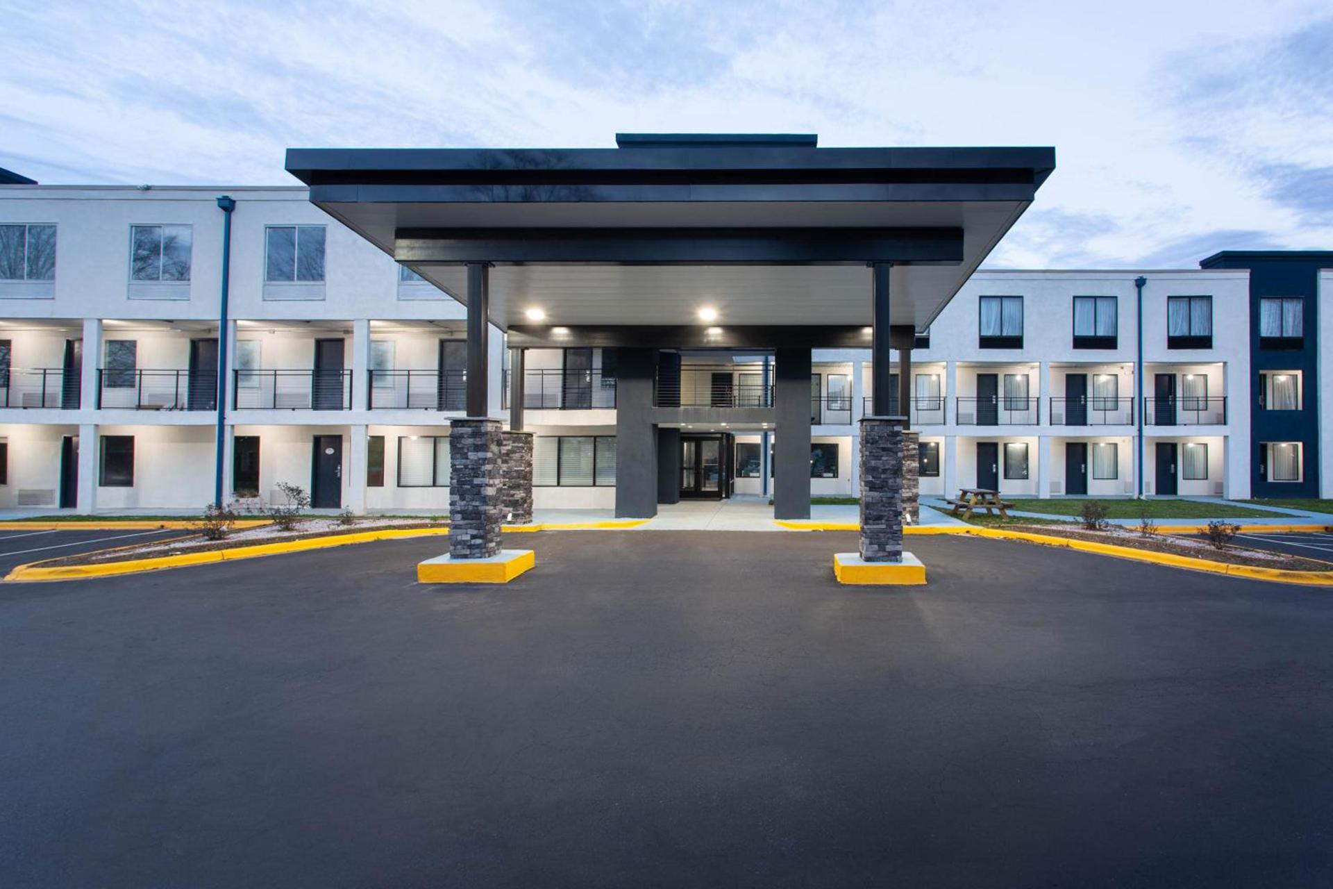Clarion Pointe photo 5