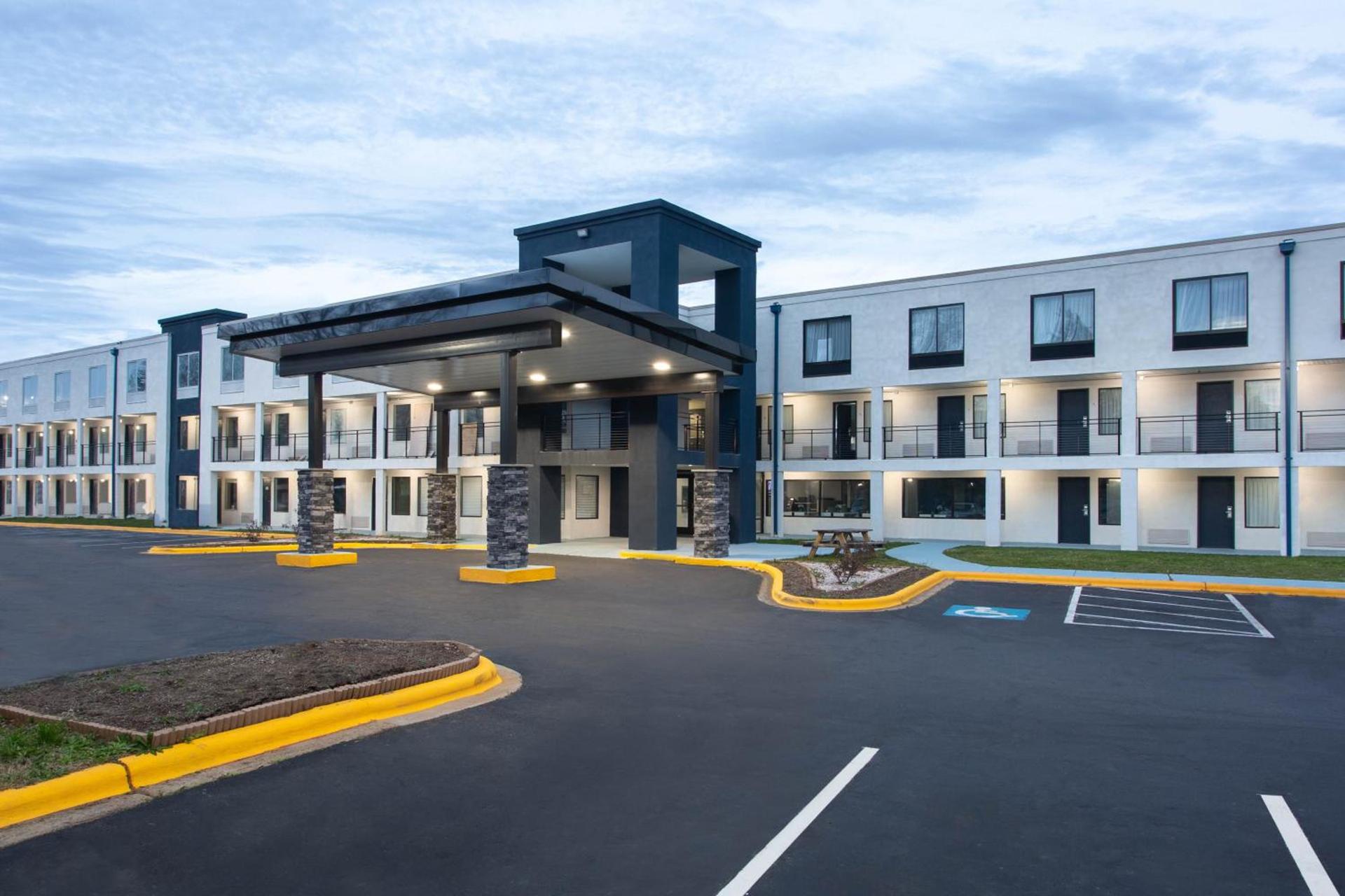 Clarion Pointe photo 1