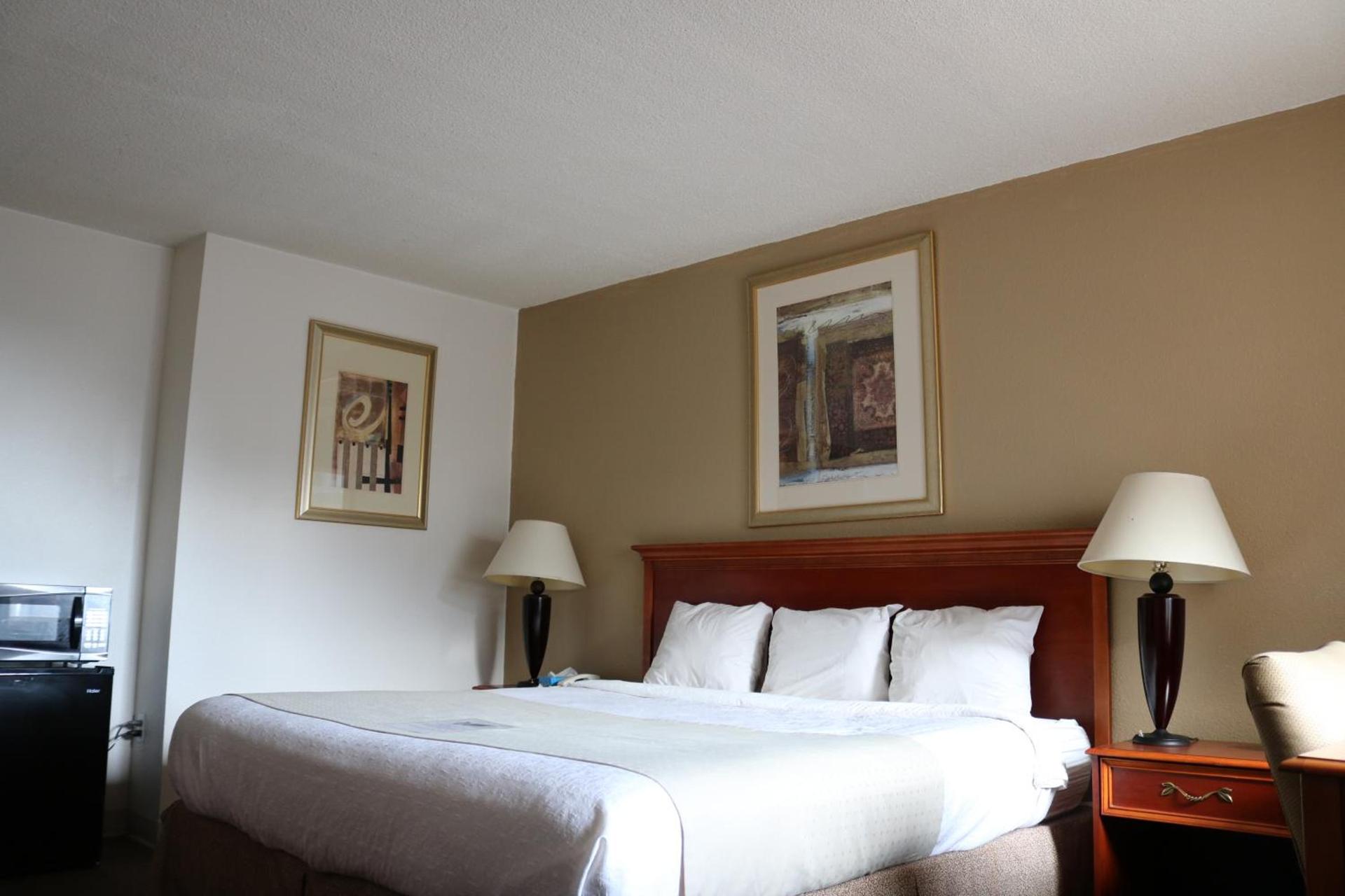 Dakota Inn photo 3