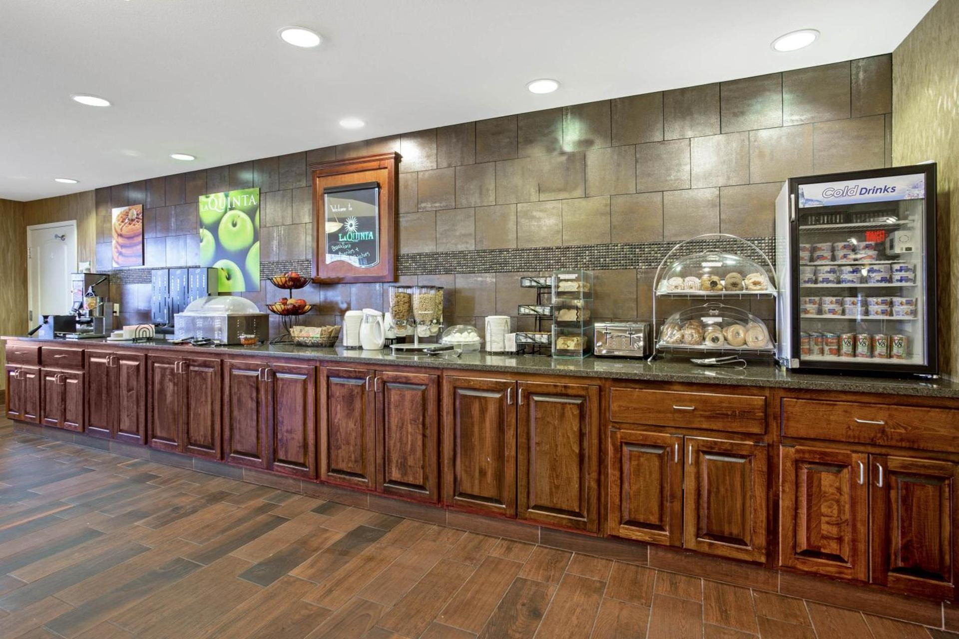 La Quinta by Wyndham Dickinson photo 50