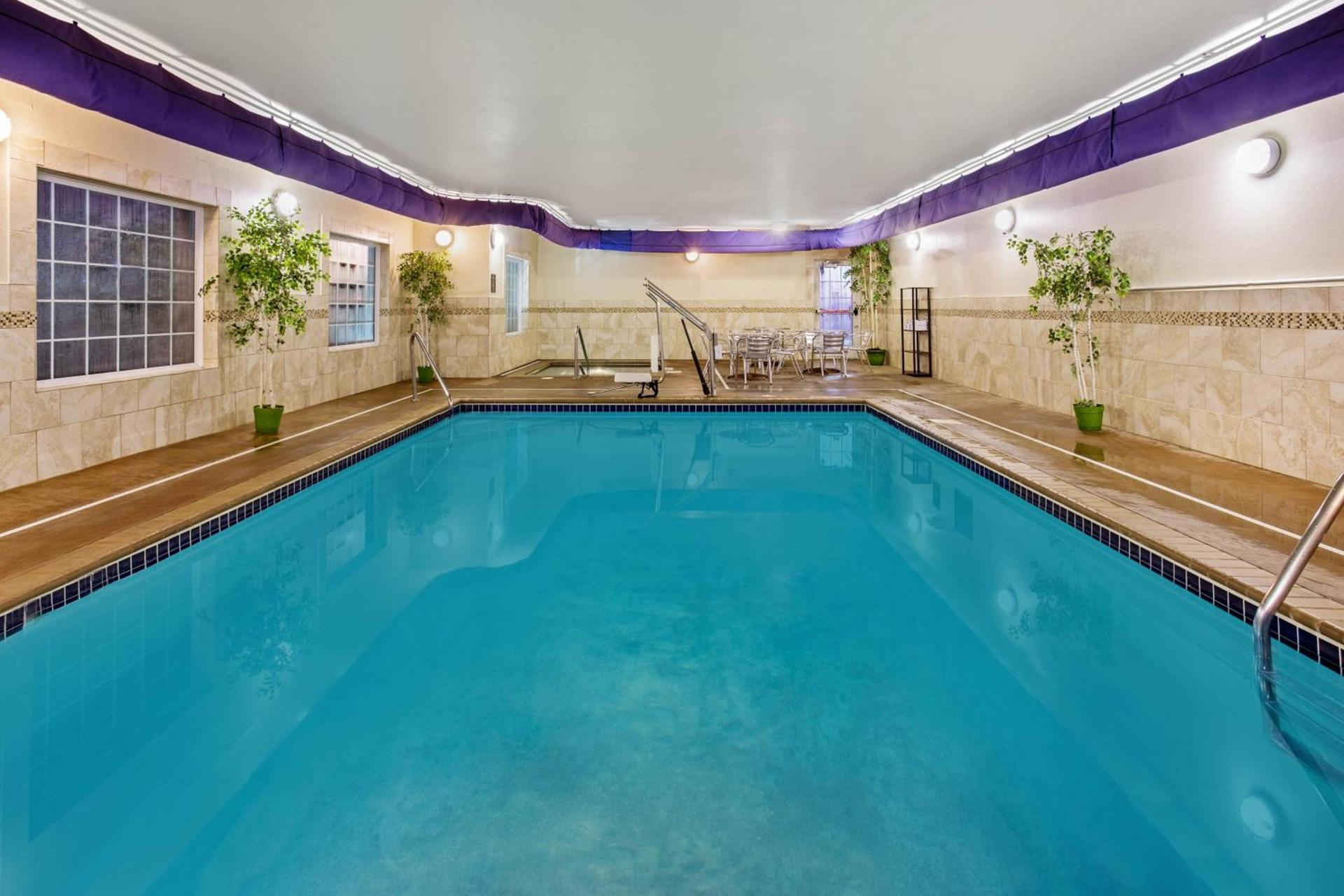 La Quinta by Wyndham Dickinson photo 48