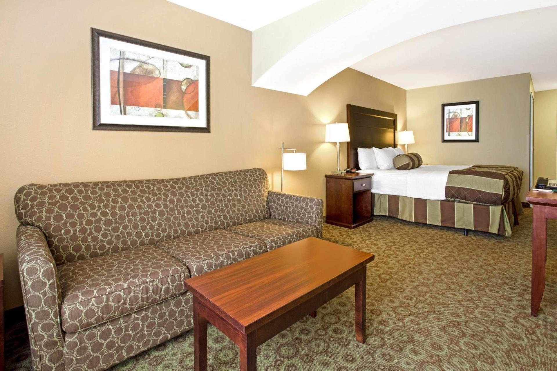 La Quinta by Wyndham Dickinson photo 46