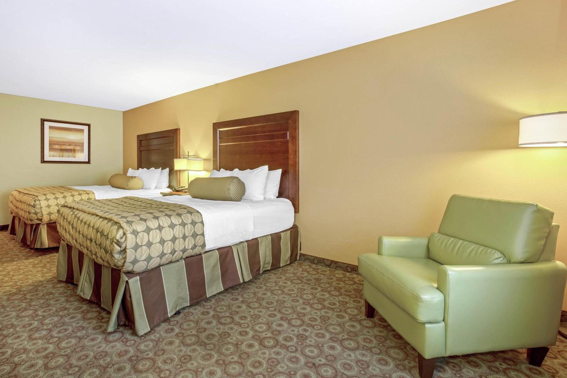 La Quinta by Wyndham Dickinson photo 44