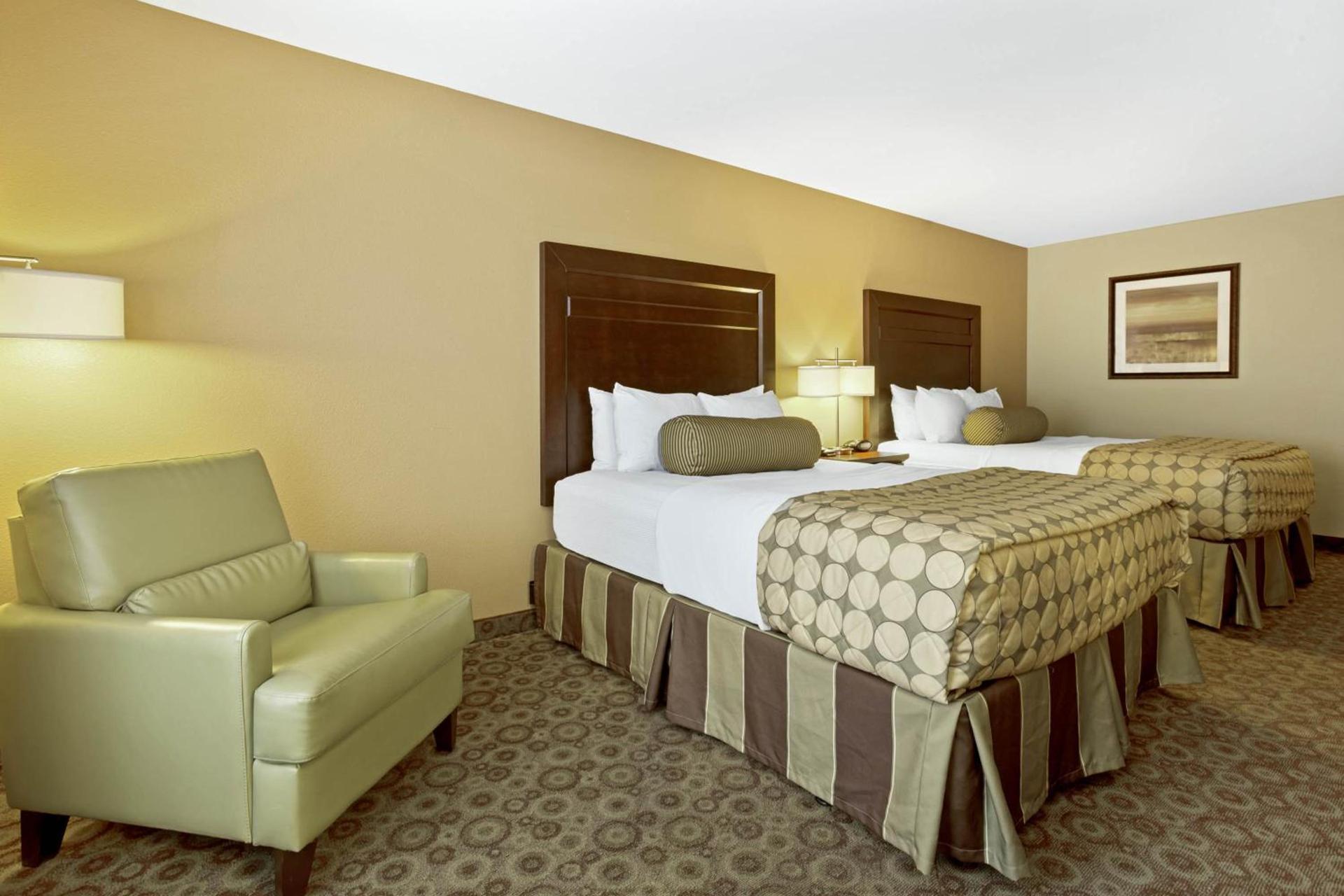 La Quinta by Wyndham Dickinson photo 40