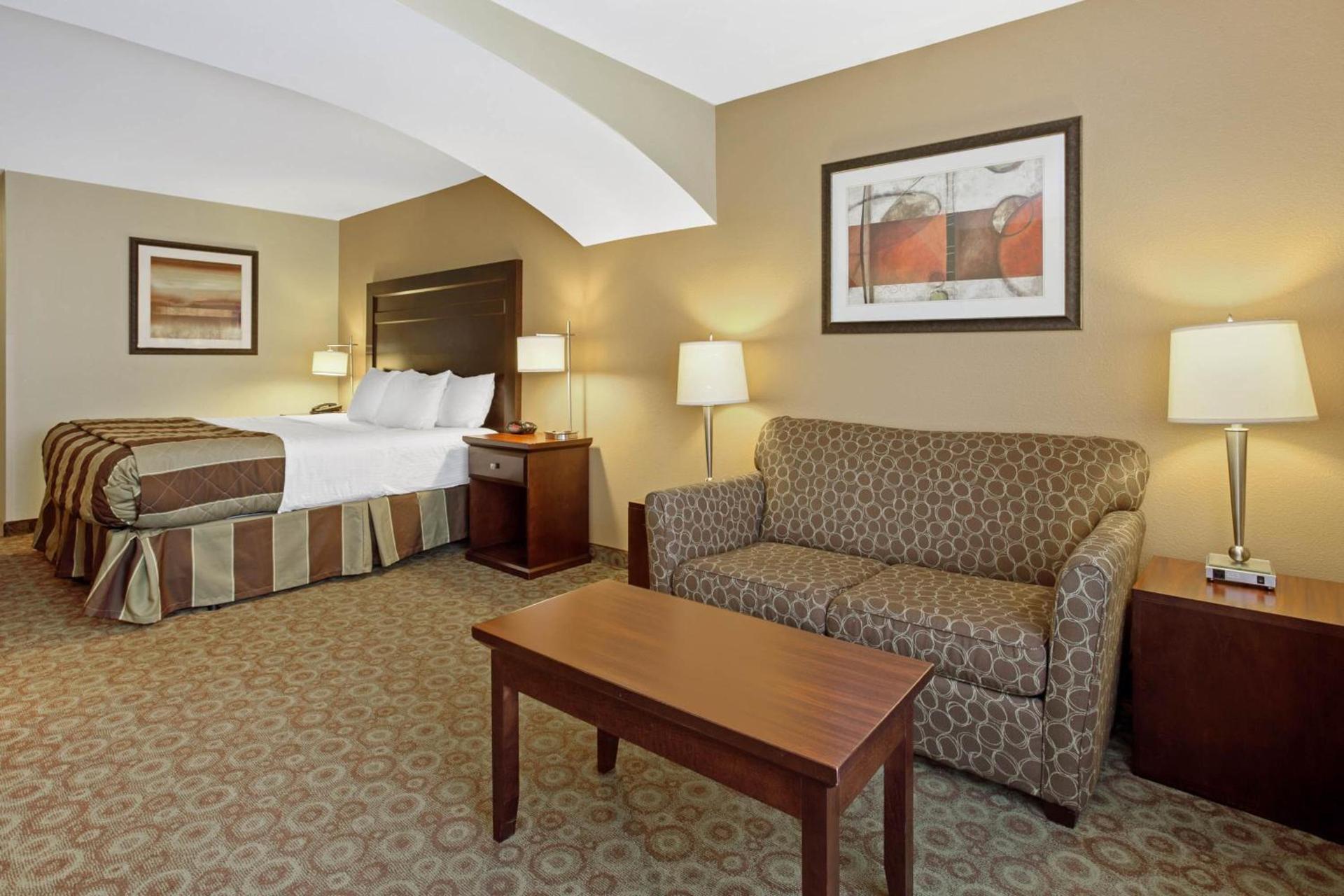 La Quinta by Wyndham Dickinson photo 36