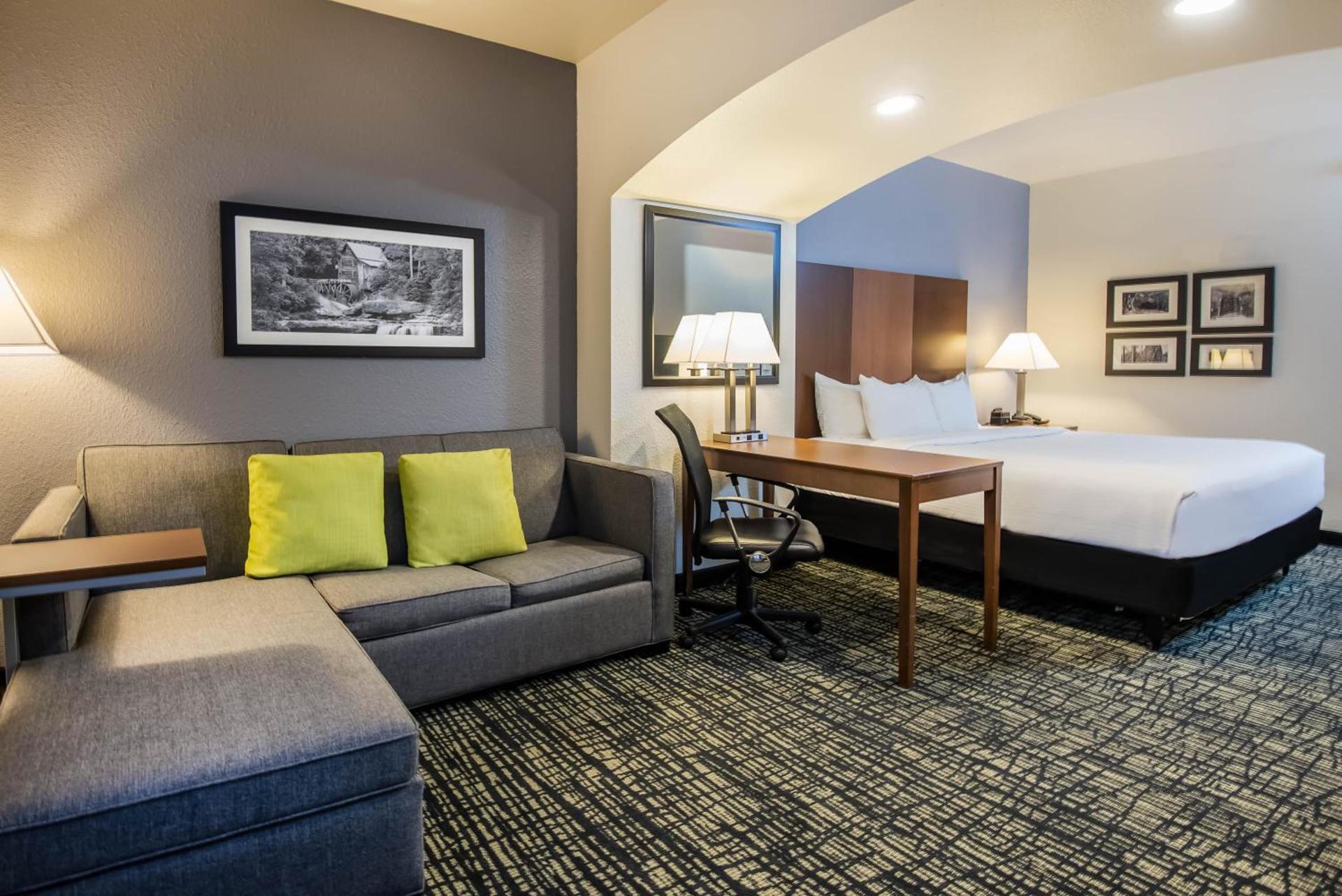 La Quinta by Wyndham Morgantown photo 73