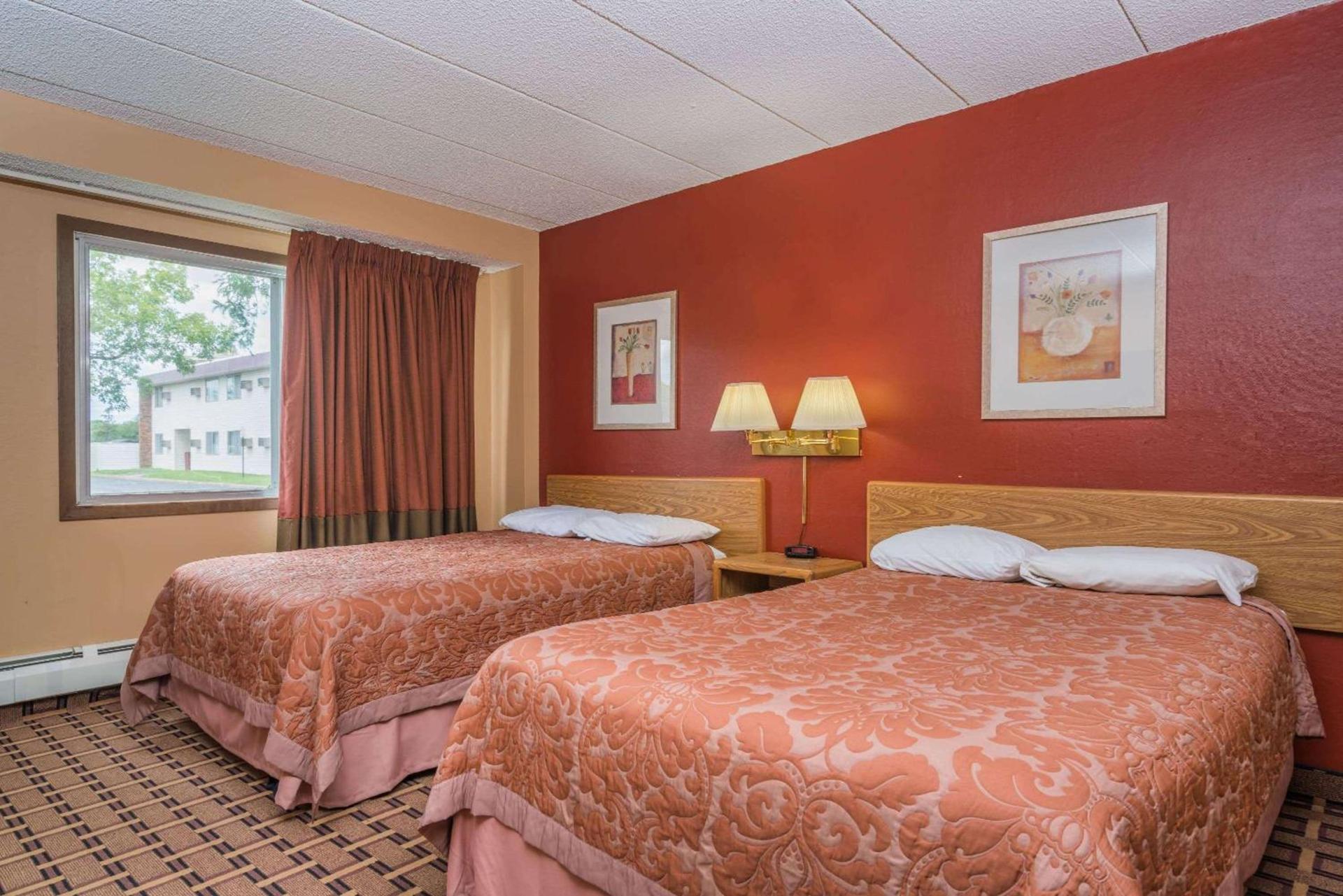 Super 8 by Wyndham Brooklyn Center/MPLS photo 6
